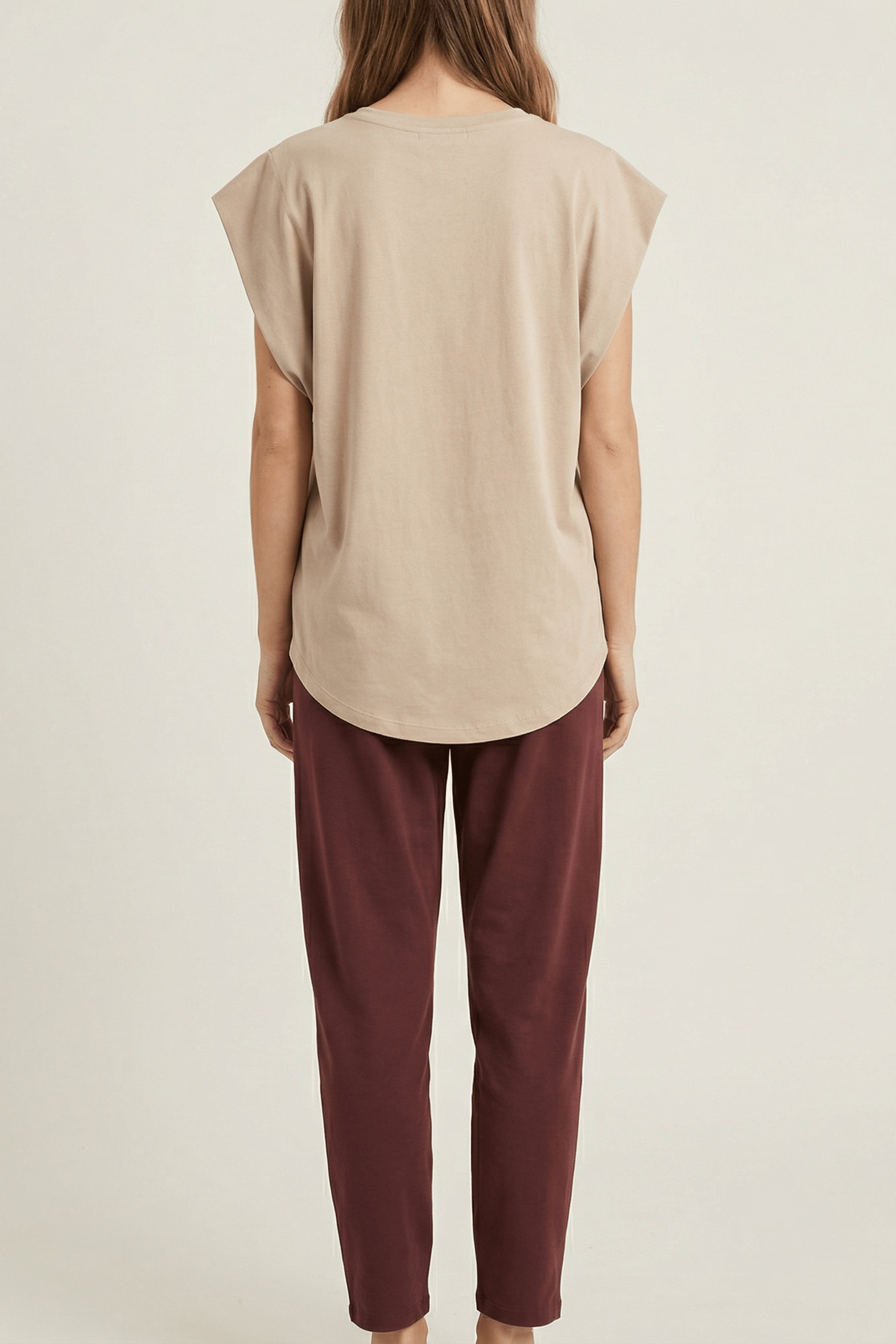 Camiseta beige con pedreria en el escote sin mangas Lolitas&L - lolitasyl.com