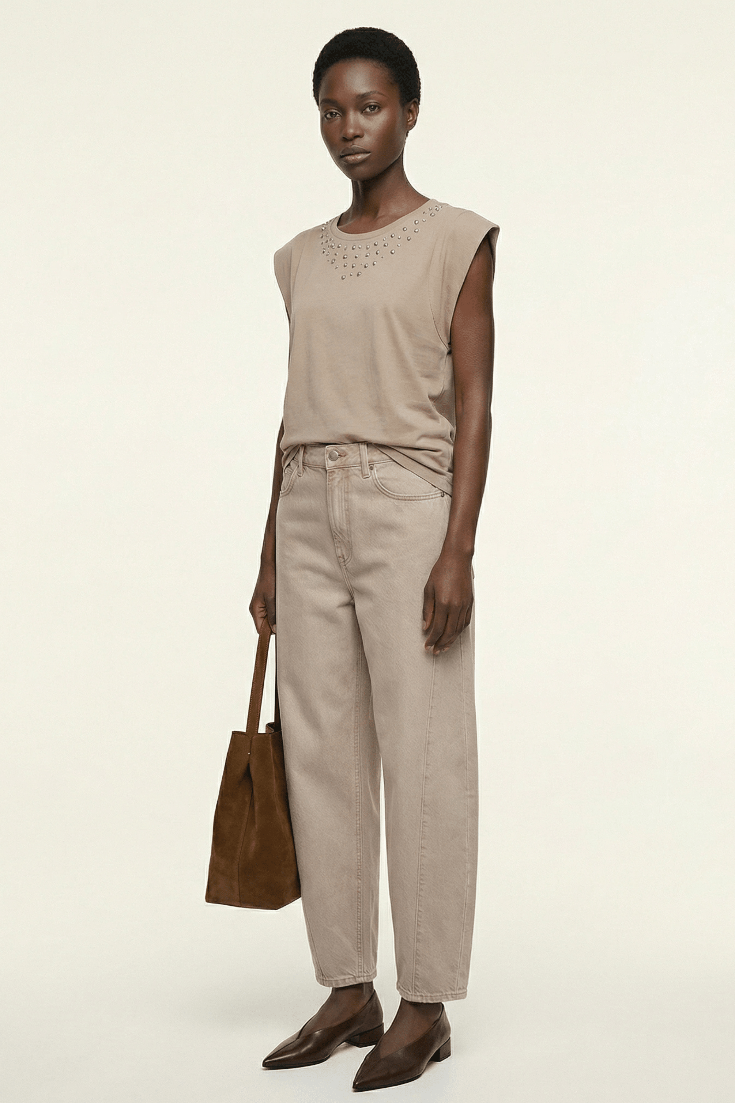 Camiseta beige con pedreria en el escote sin mangas Lolitas&L - lolitasyl.com