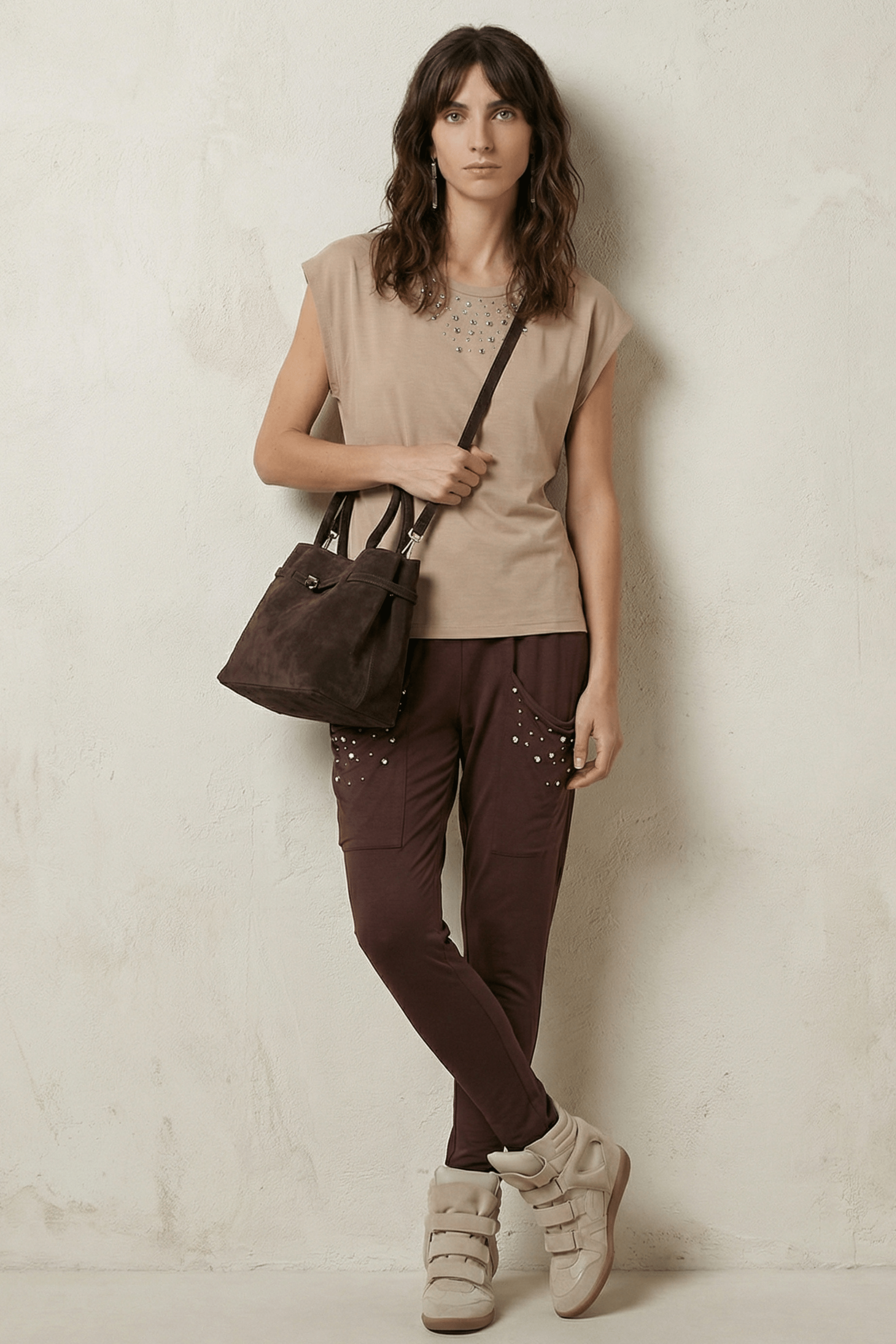 Camiseta beige con pedreria en el escote sin mangas Lolitas&L - lolitasyl.com