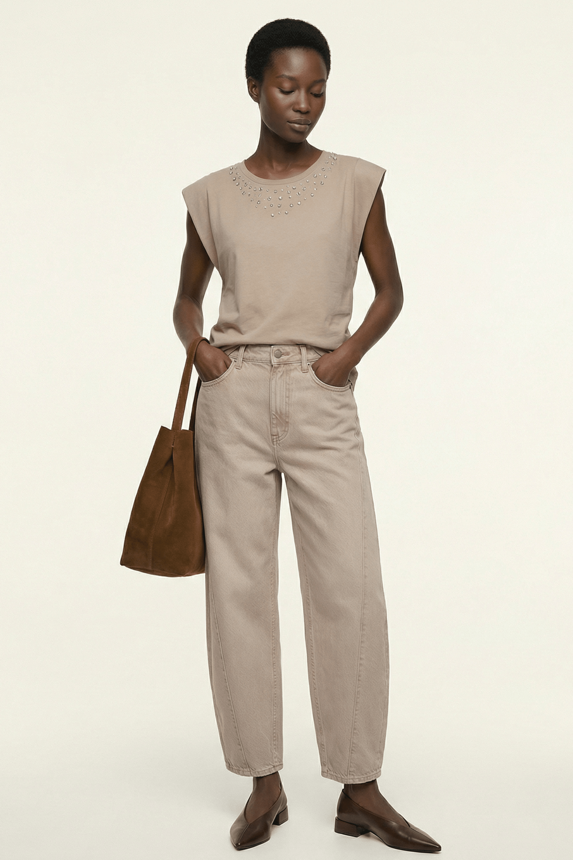 Camiseta beige con pedreria en el escote sin mangas Lolitas&L - lolitasyl.com