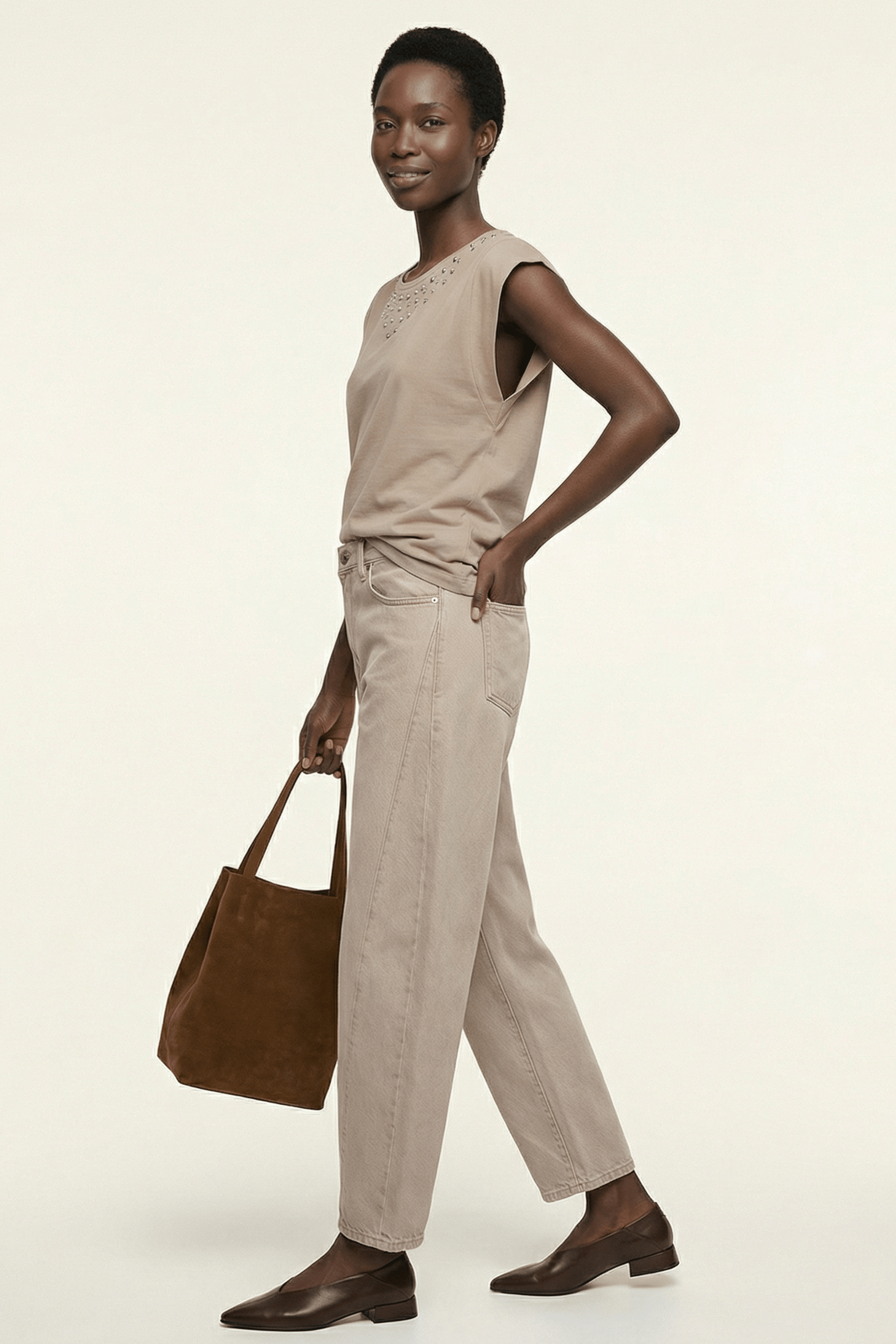 Camiseta beige con pedreria en el escote sin mangas Lolitas&L - lolitasyl.com