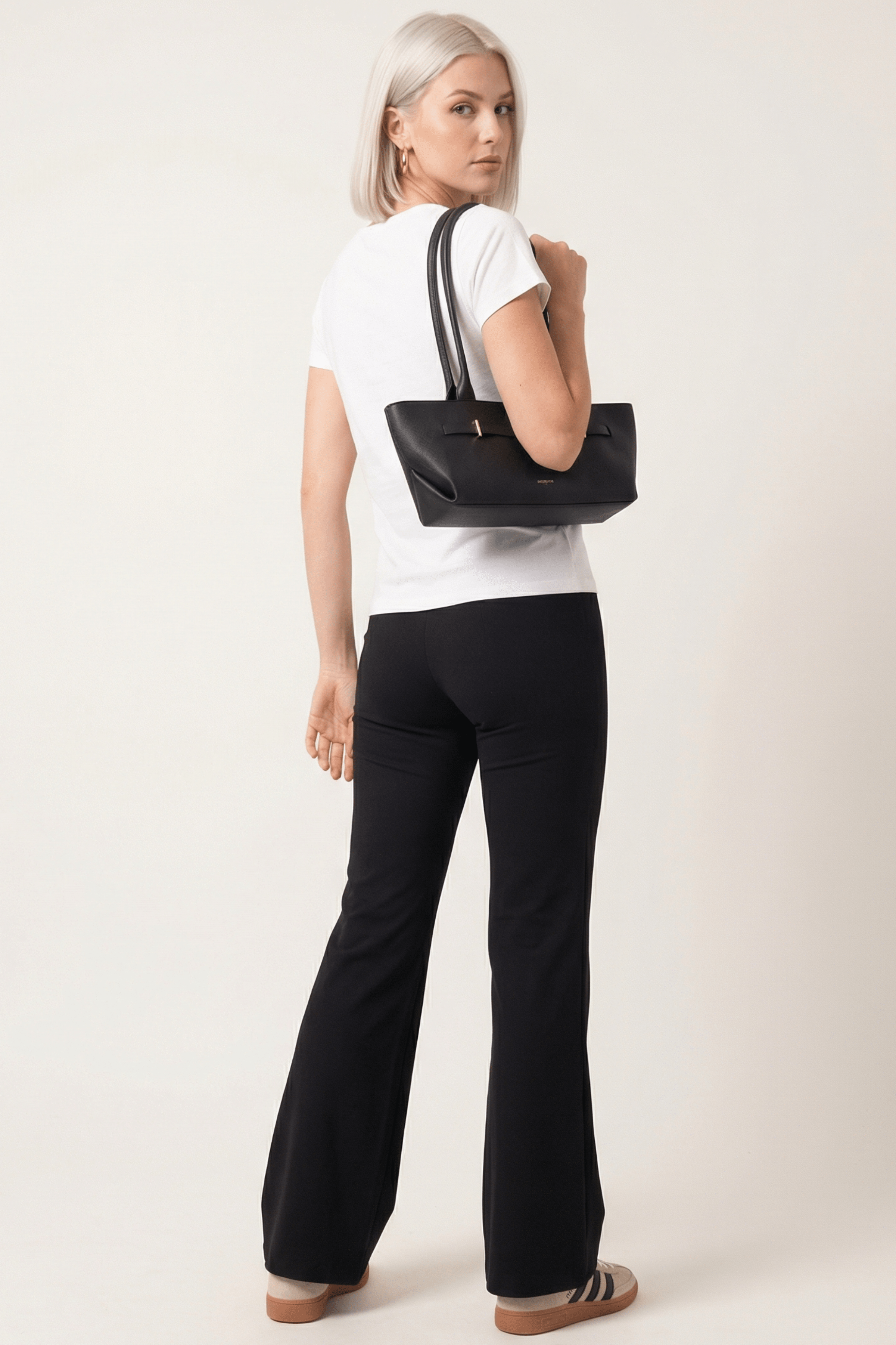 Camiseta blanca basica con escote collar y manga corta Lolitas&L - lolitasyl.com