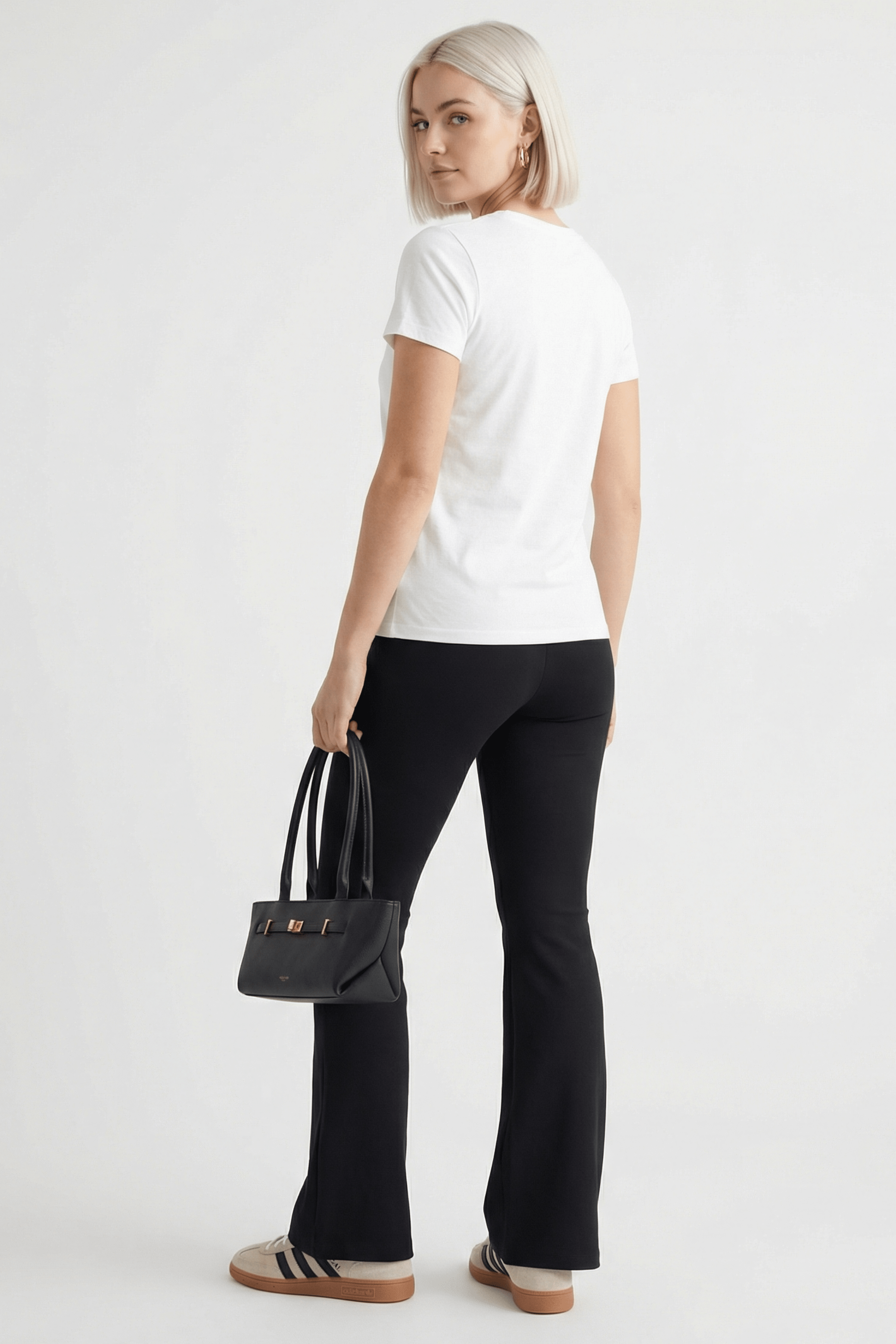 Camiseta blanca basica con escote pico y manga corta Lolitas&L - lolitasyl.com