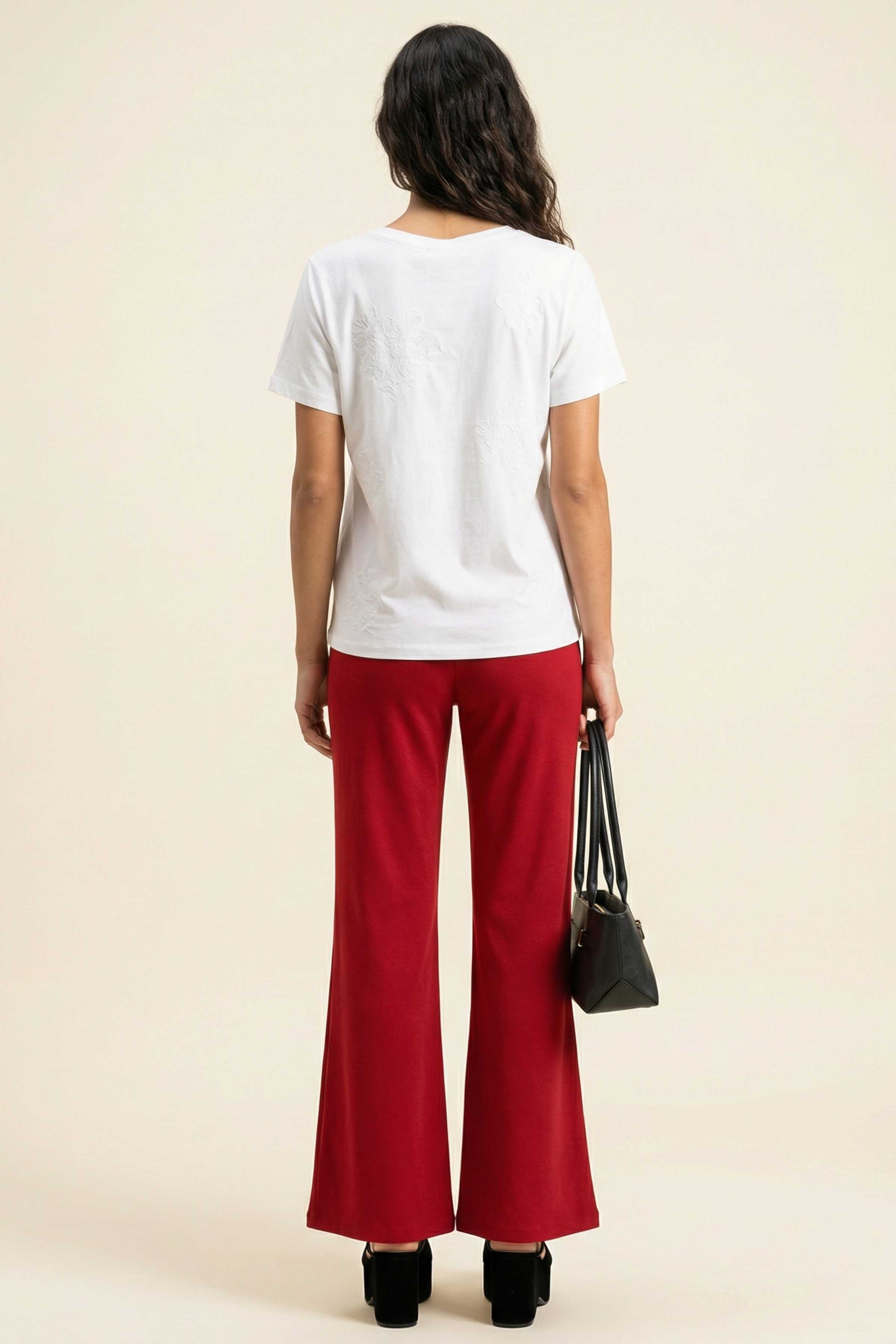 Camiseta blanca con bordado al tono flor LolitasyL