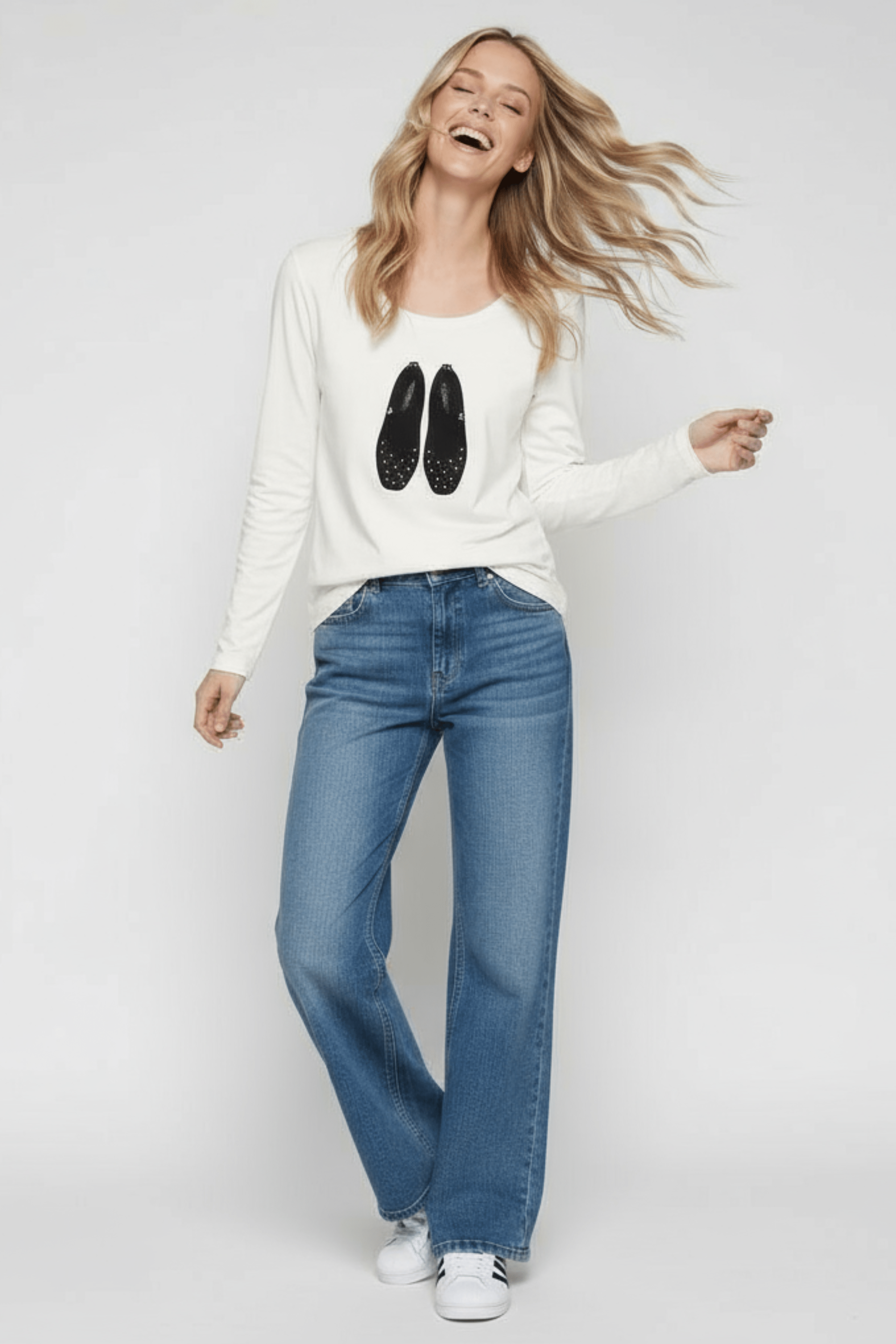 Camiseta blanca bordado bailarinas strass con manga larga Lolitas&L - lolitasyl.com