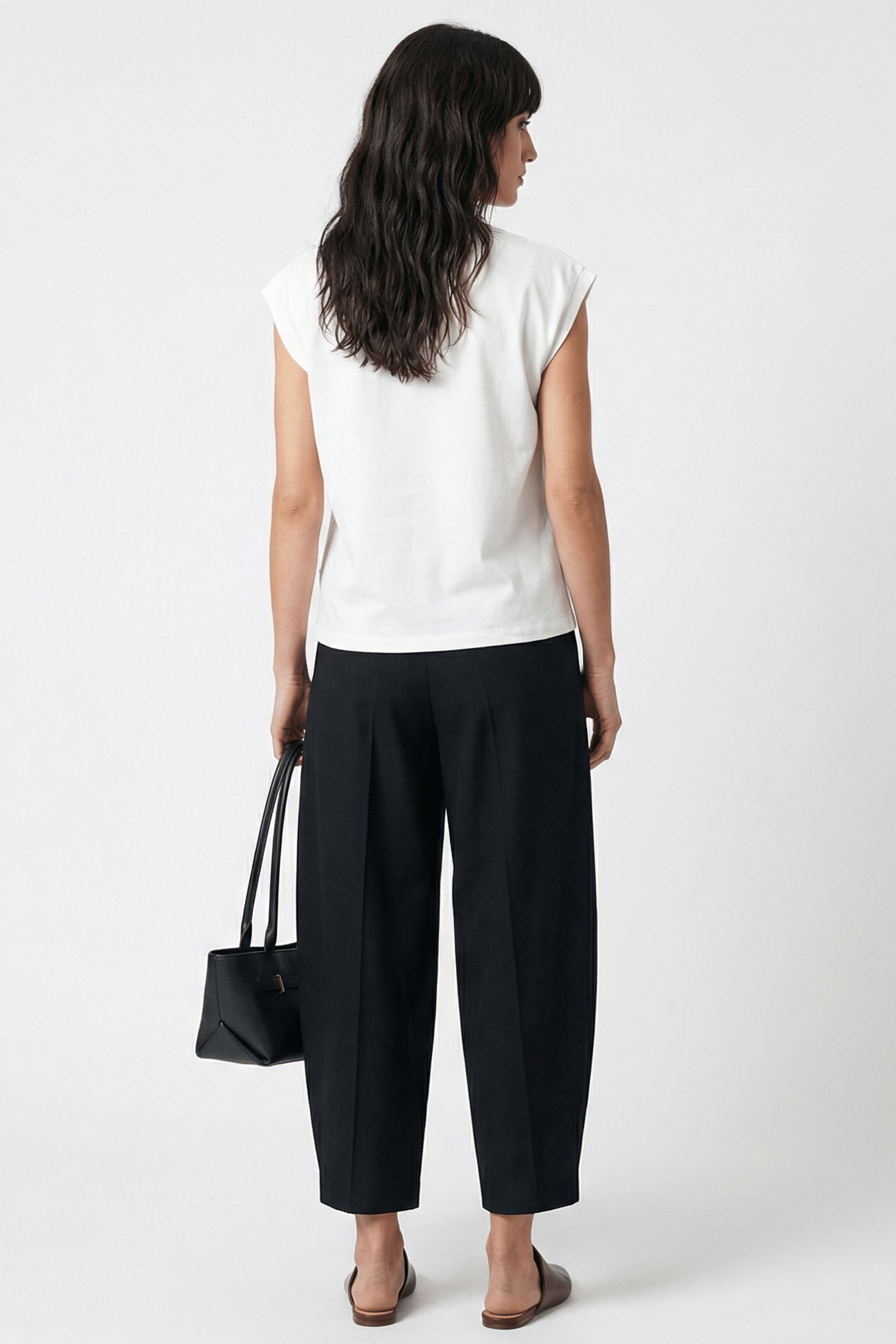 Camiseta blanca bordado etnico con escote pico Lolitas&L - lolitasyl.com