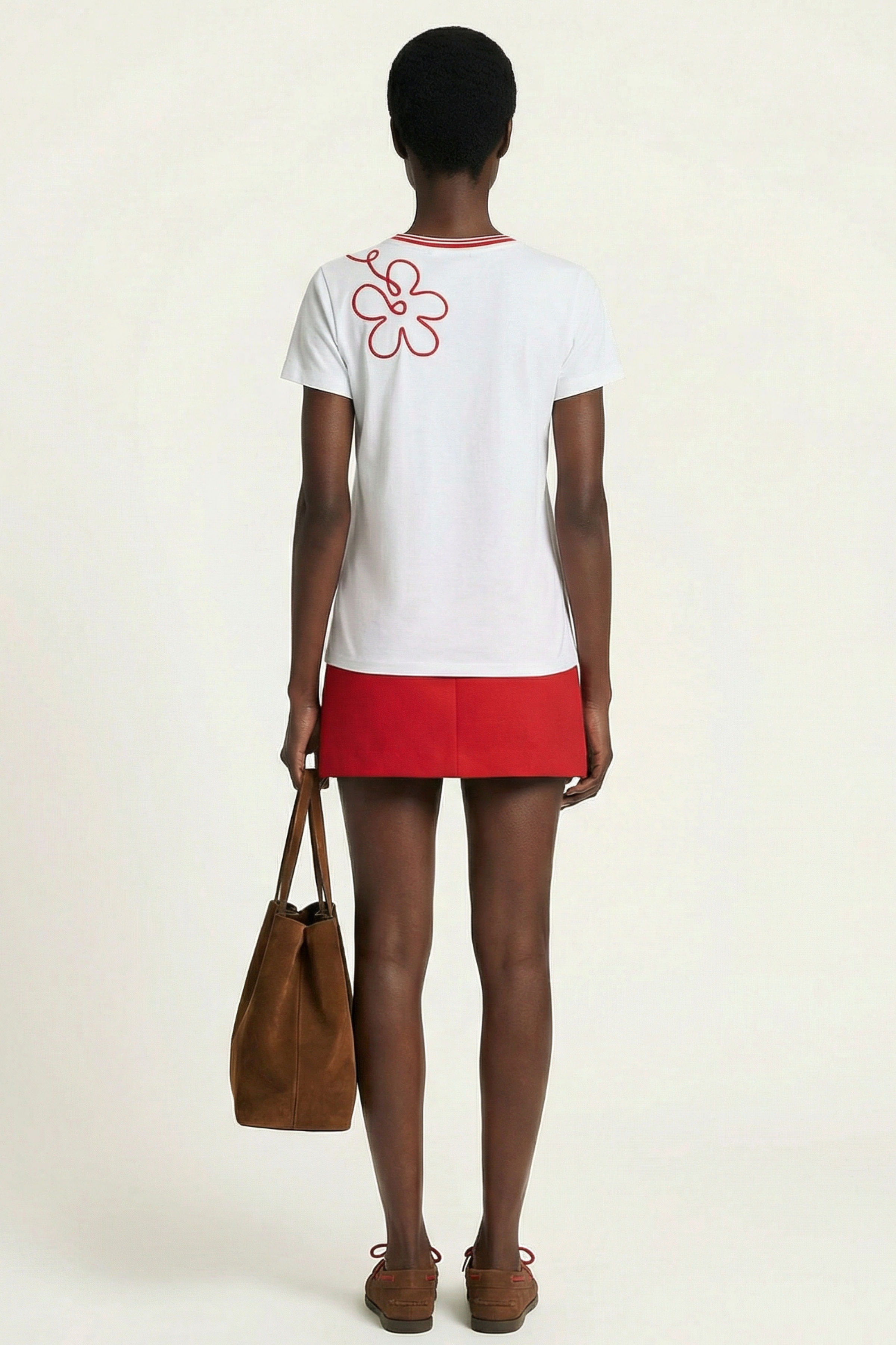 Camiseta blanca con bordado flor en contraste rojo Lolitas&L