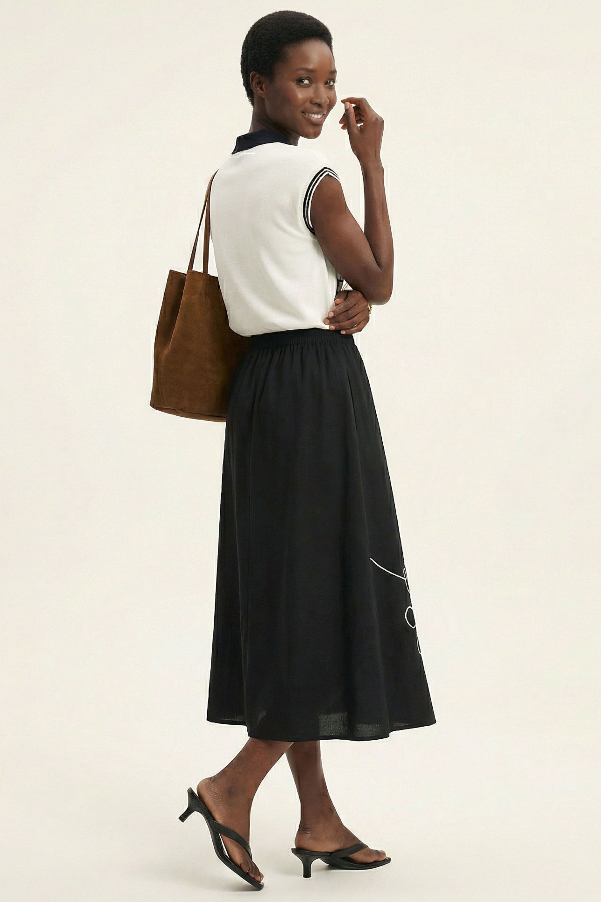 Camiseta blanca con bordado flor y cuello polo Lolitas&L