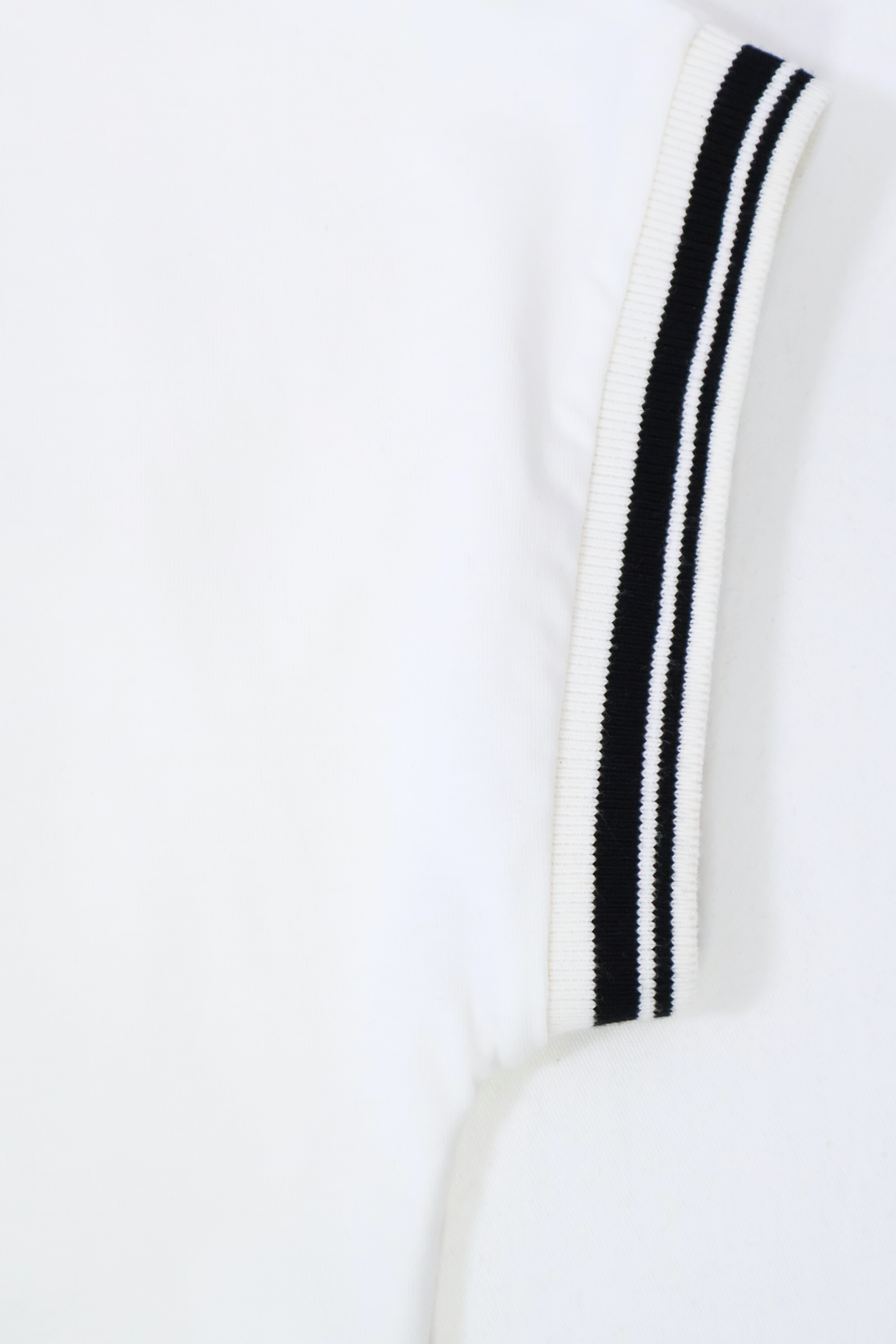 Camiseta blanca con bordado flor y cuello polo Lolitas&L