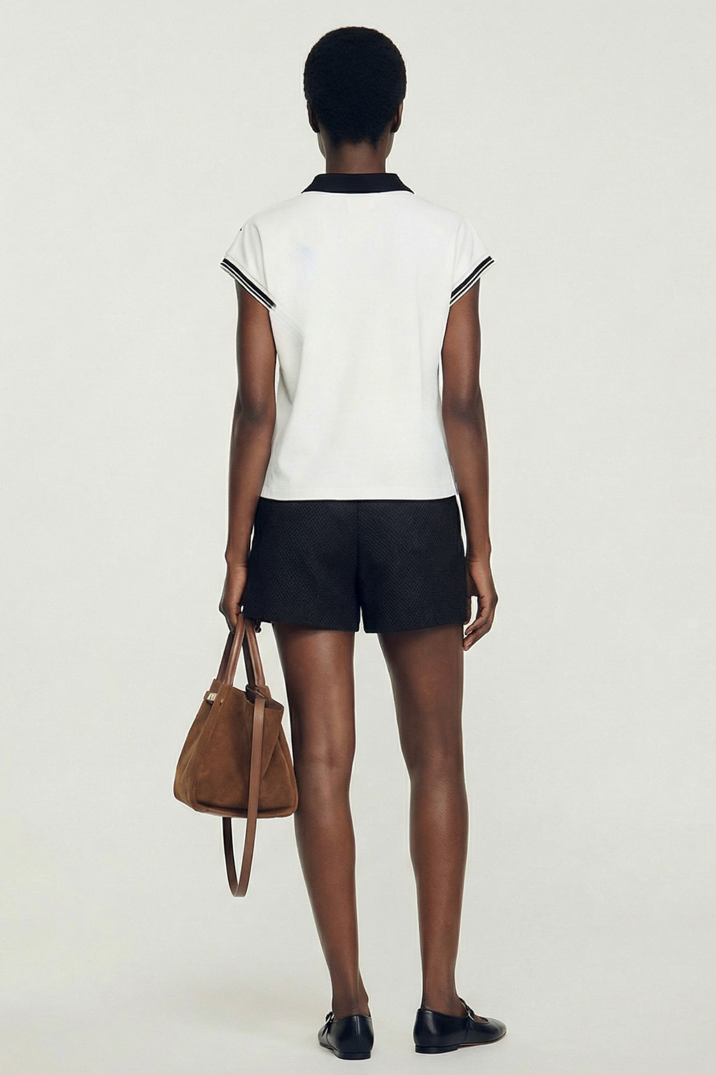 Camiseta blanca con bordado flor y cuello polo Lolitas&L