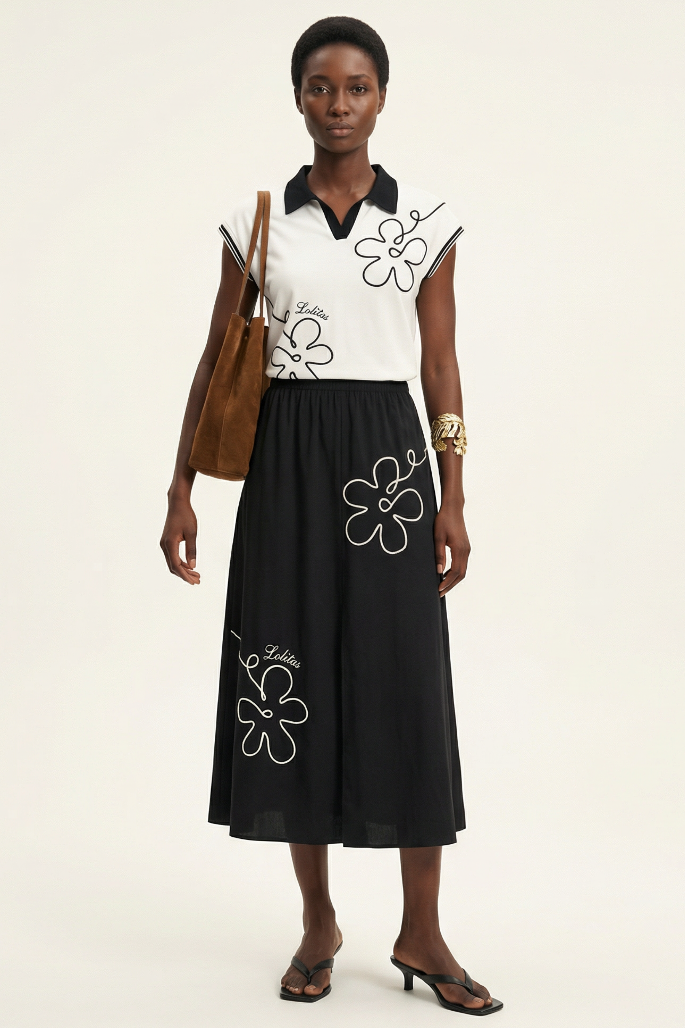 Camiseta blanca con bordado flor y cuello polo Lolitas&L