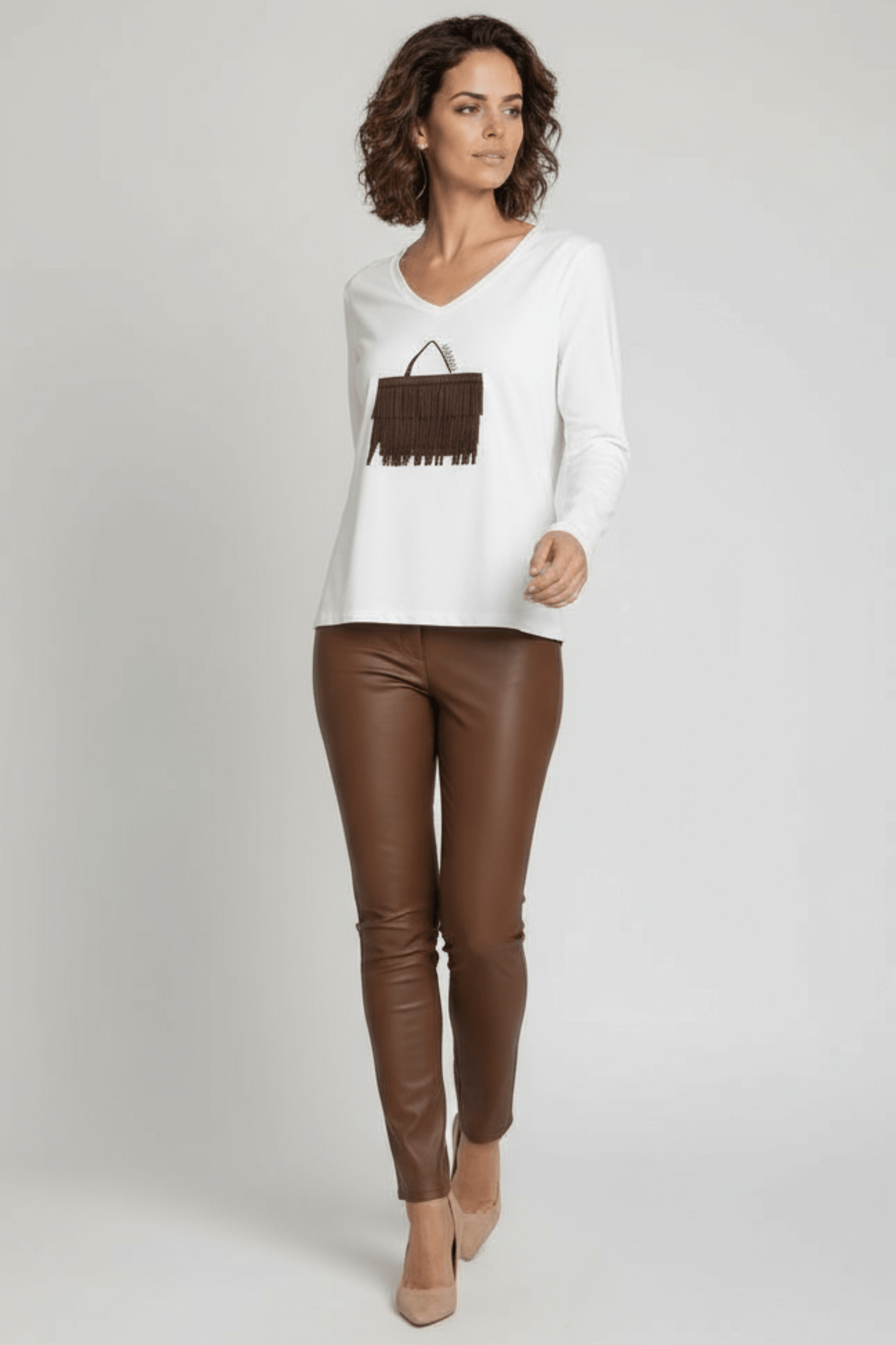 Camiseta blanca con bolsito de flecos marron manga larga Lolitas&L - lolitasyl.com