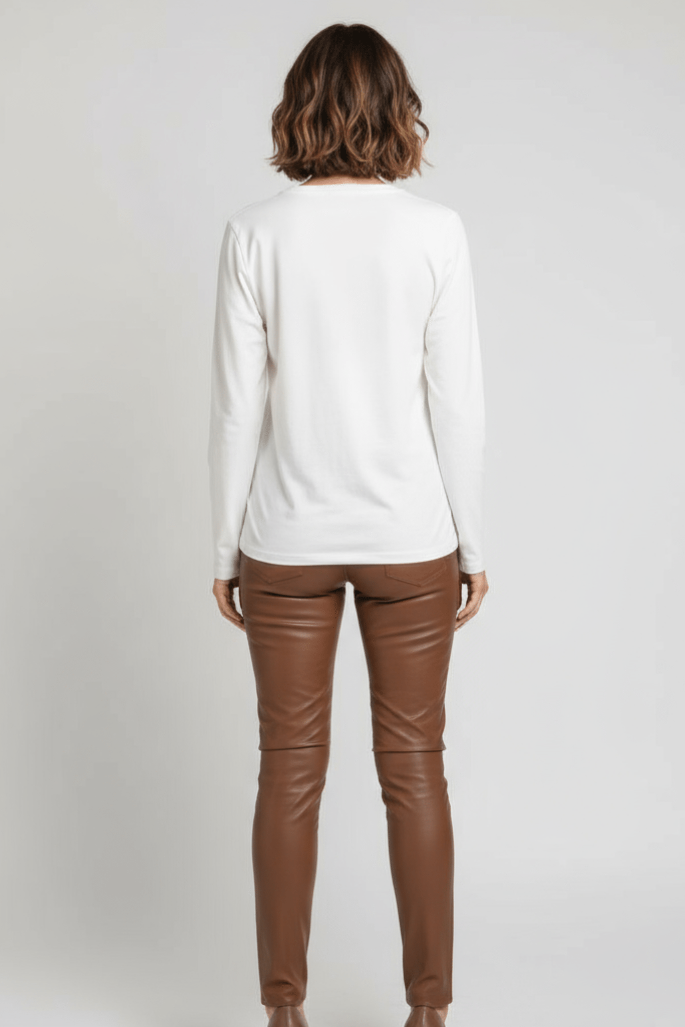 Camiseta blanca con bolsito de flecos marron manga larga Lolitas&L - lolitasyl.com