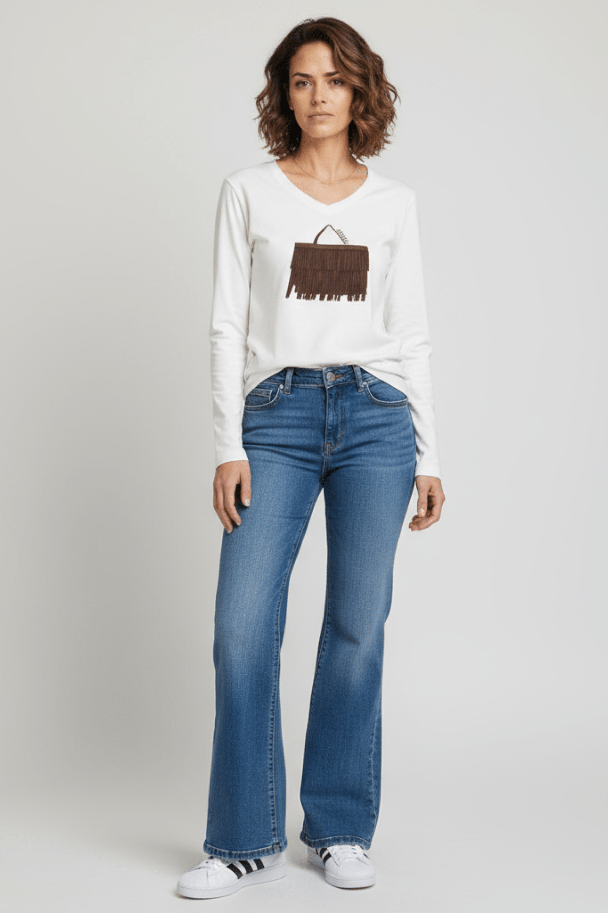 Camiseta blanca con bolsito de flecos marron manga larga Lolitas&L - lolitasyl.com