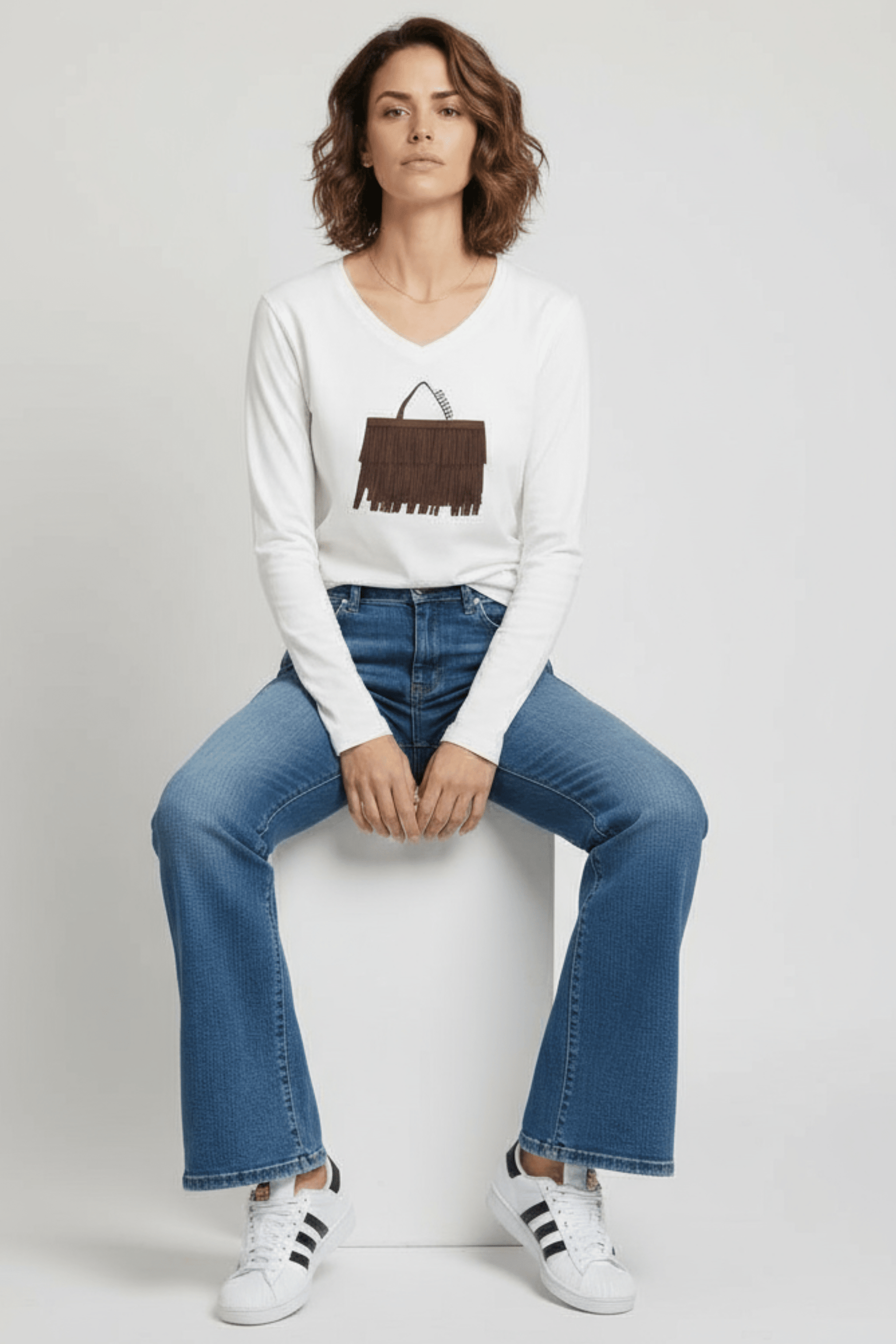 Camiseta blanca con bolsito de flecos marron manga larga Lolitas&L - lolitasyl.com