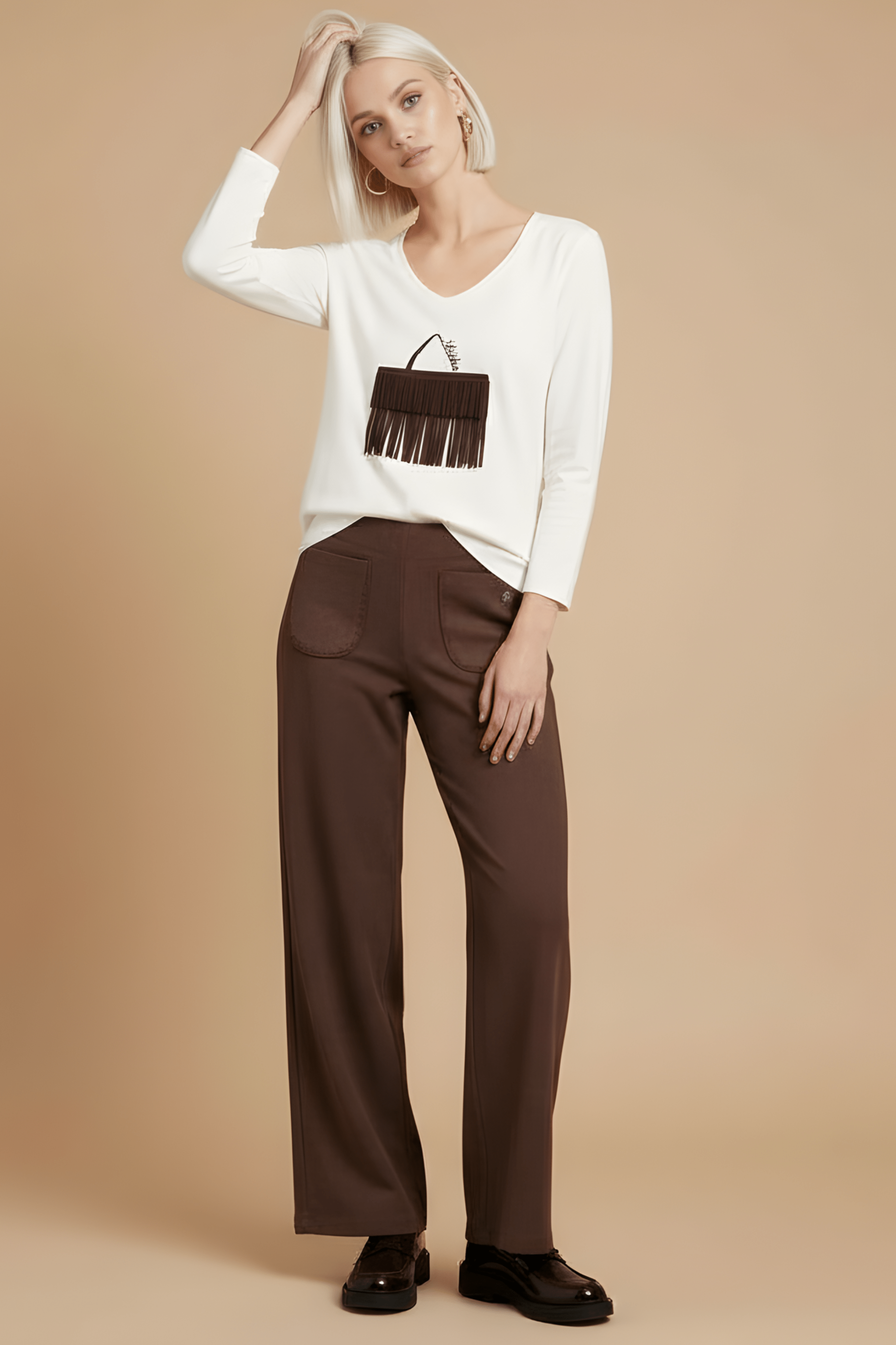 Camiseta blanca con bolsito de flecos marron manga larga Lolitas&L - lolitasyl.com