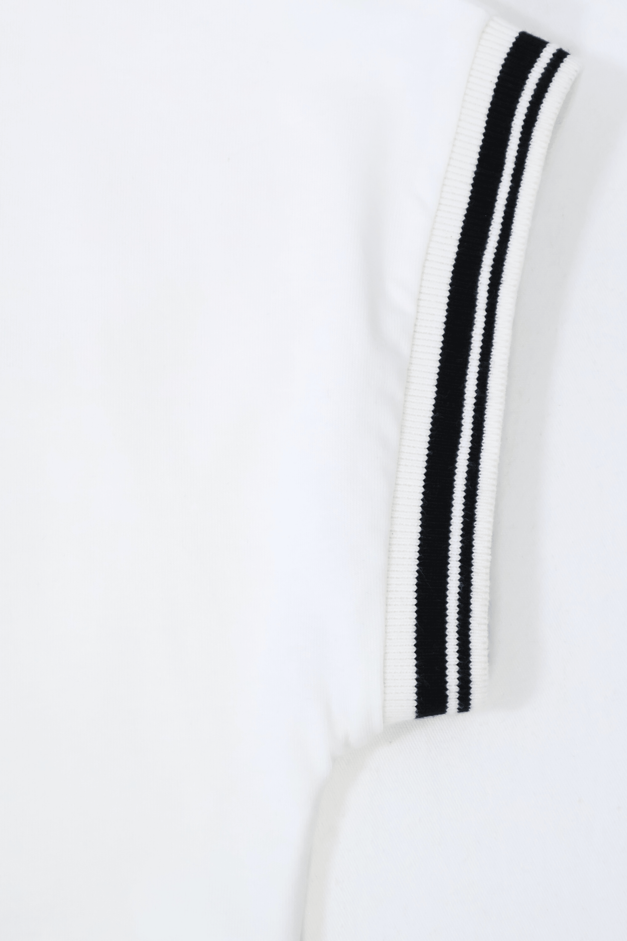 Camiseta blanca con bordado flor y cuello polo Lolitas&L - lolitasyl.com