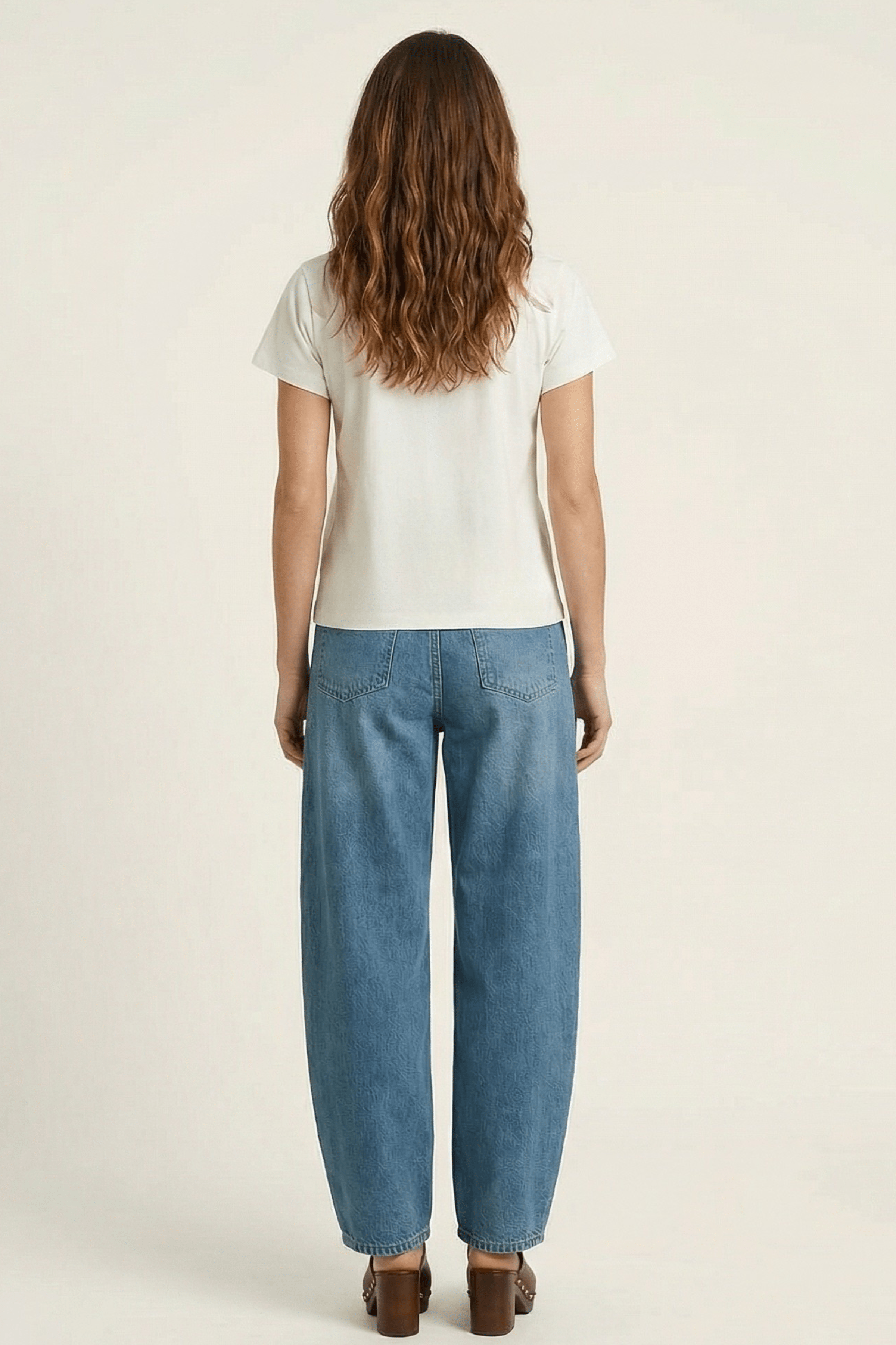 Camiseta blanca con bordado mandala rojo y lagrima Lolitas&L - lolitasyl.com