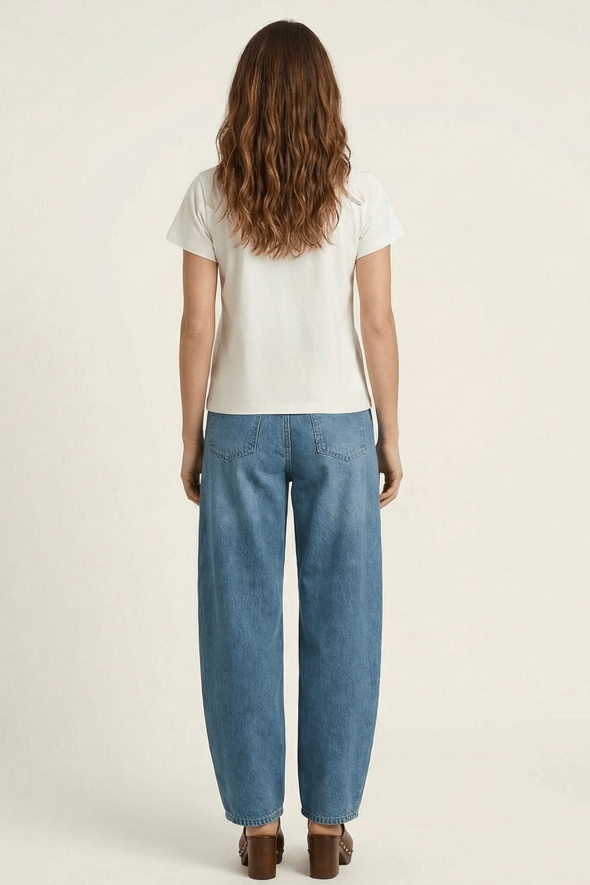 Camiseta blanca con bordado mandala rojo y lagrima Lolitas&L - lolitasyl.com