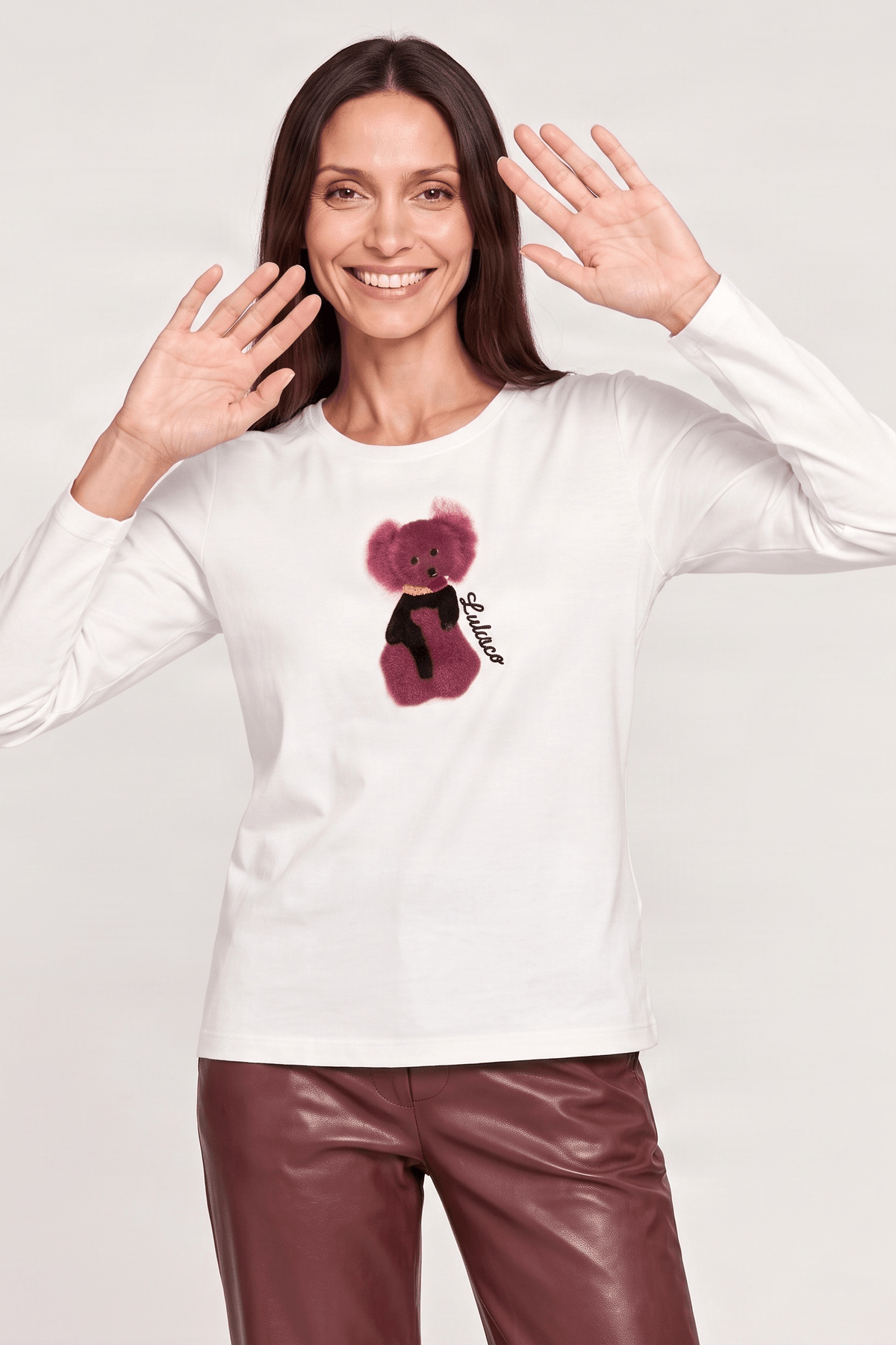 Camiseta blanca con osito fucsia bordado manga larga Lolitas&L - lolitasyl.com