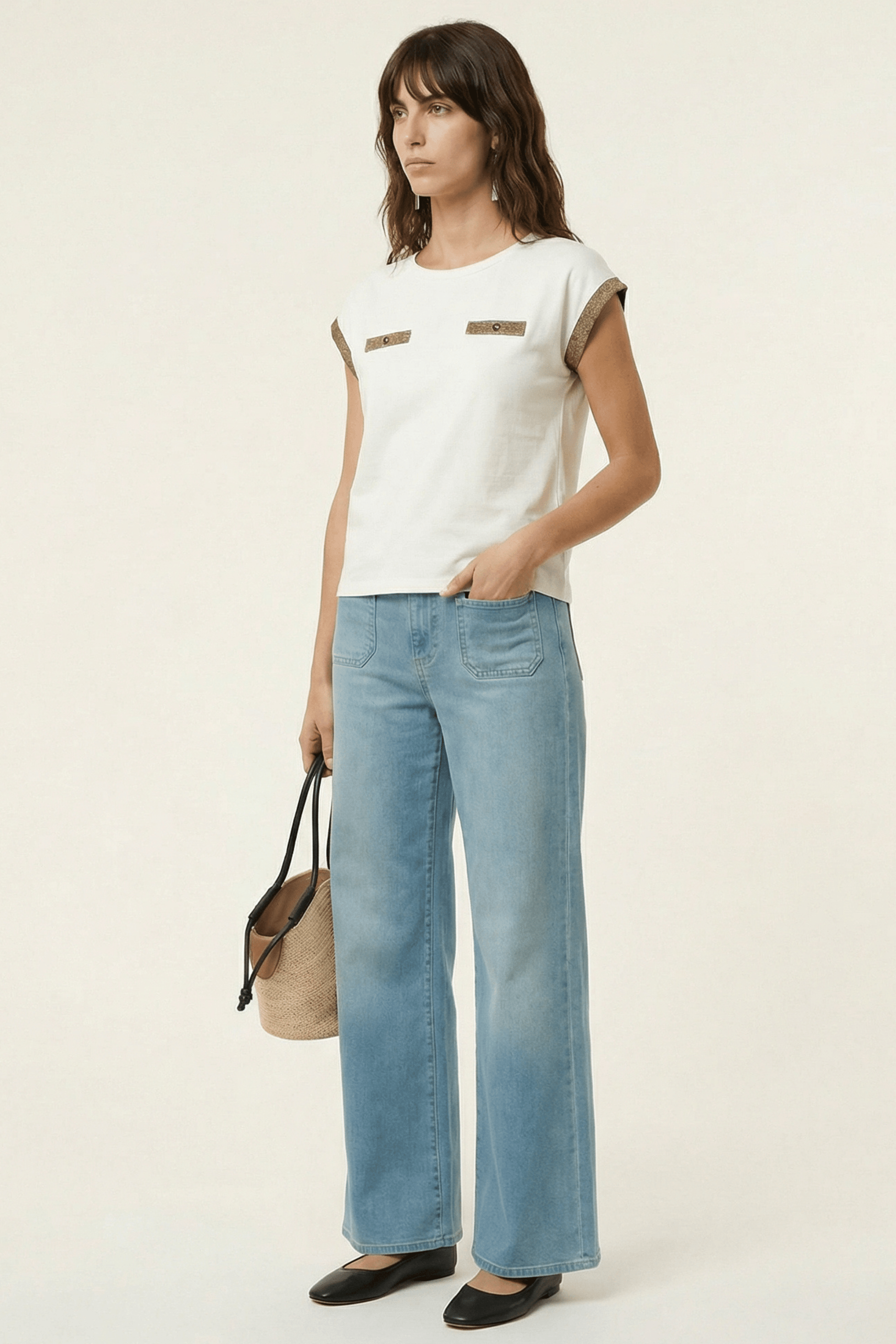 Camiseta blanca con ribetes lourex dorados y botones Lolitas&L - lolitasyl.com