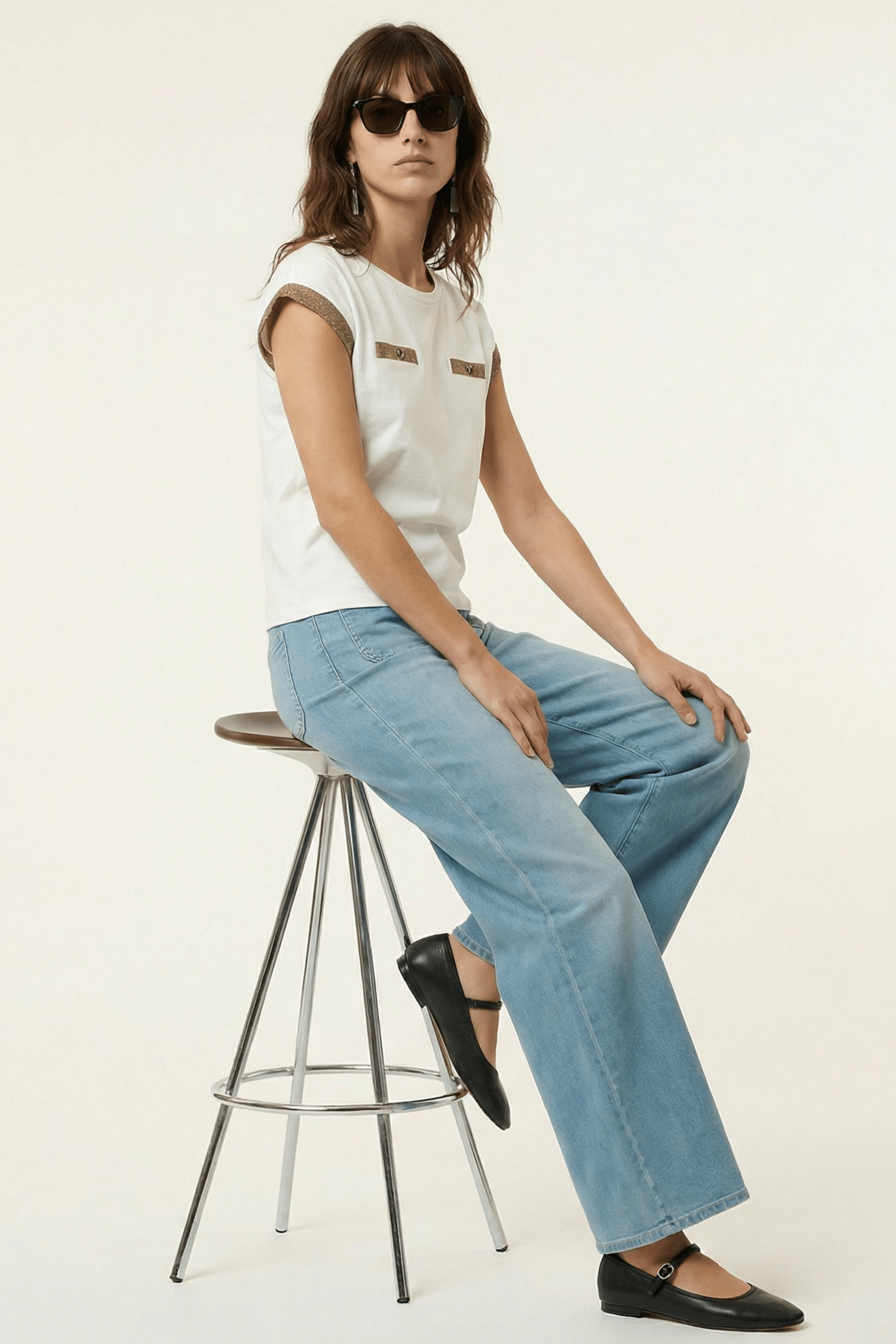 Camiseta blanca con ribetes lourex dorados y botones Lolitas&L - lolitasyl.com