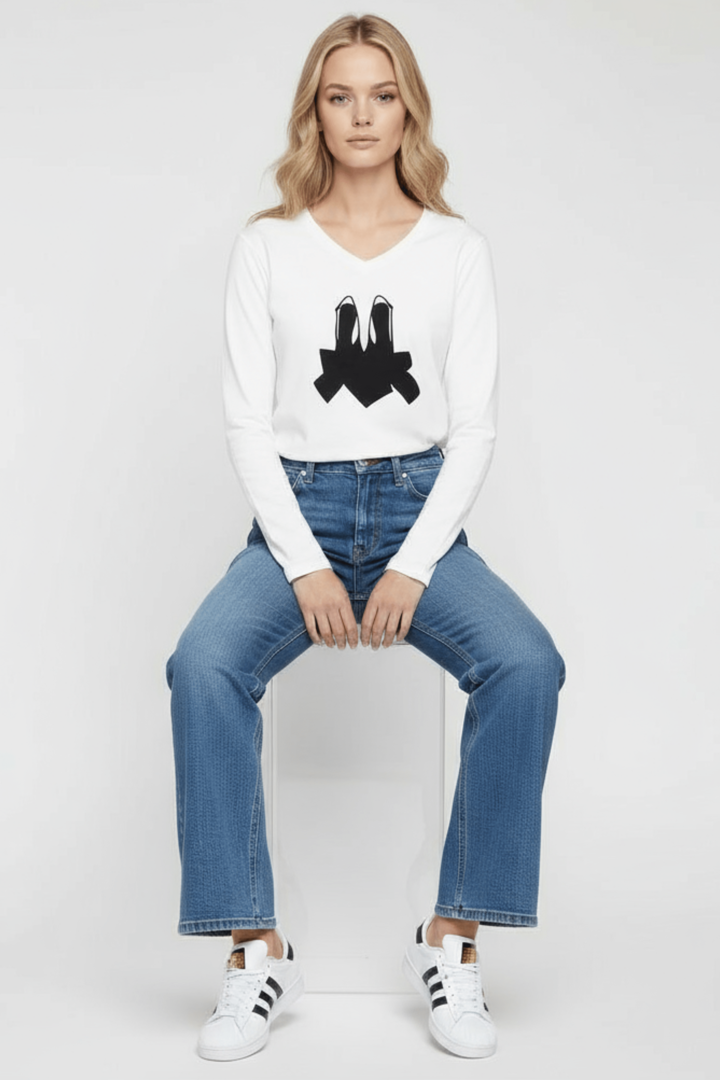 Camiseta blanca con zapatillas bordadas y lazos manga larga Lolitas&L - lolitasyl.com