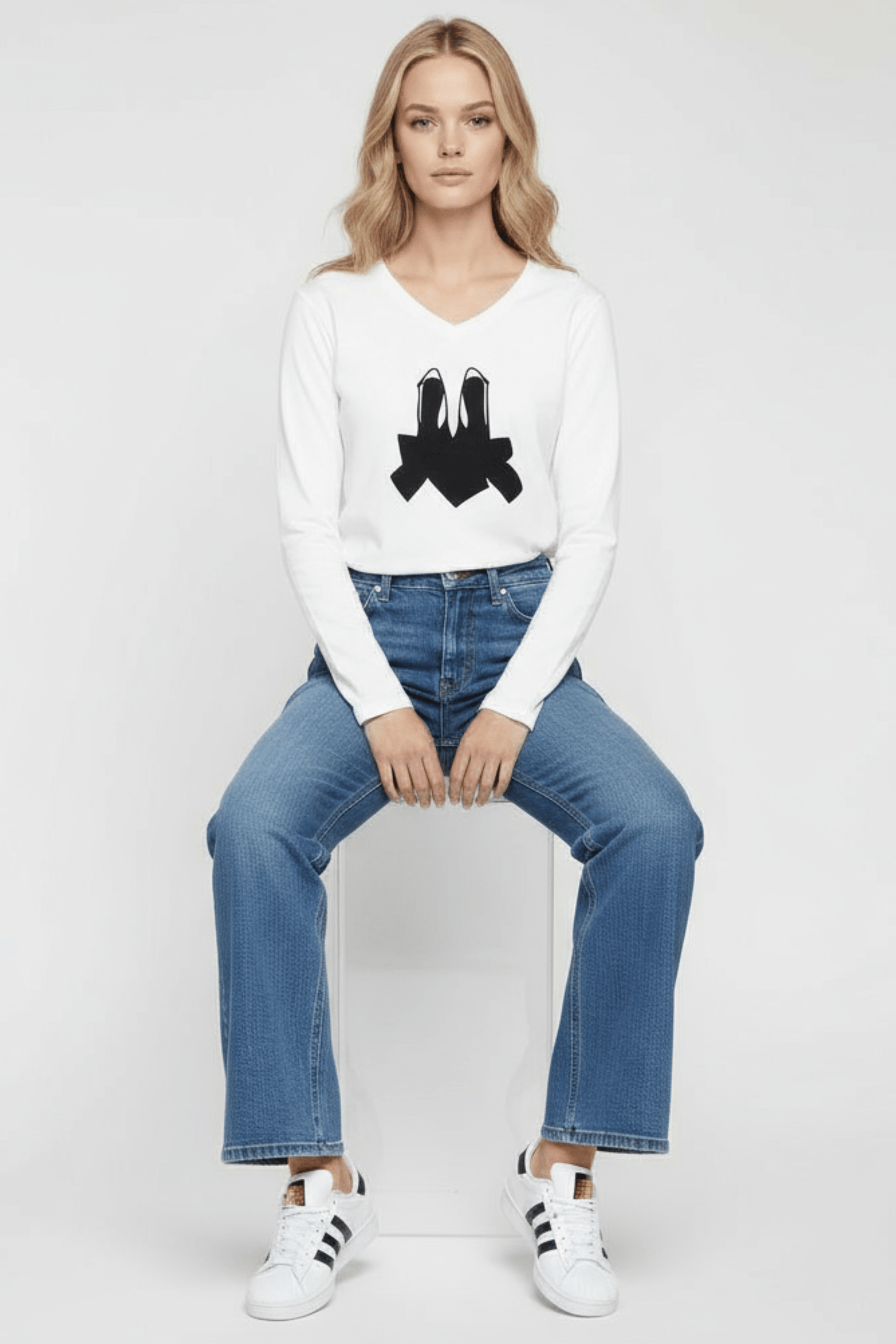 Camiseta blanca con zapatillas bordadas y lazos manga larga Lolitas&L - lolitasyl.com