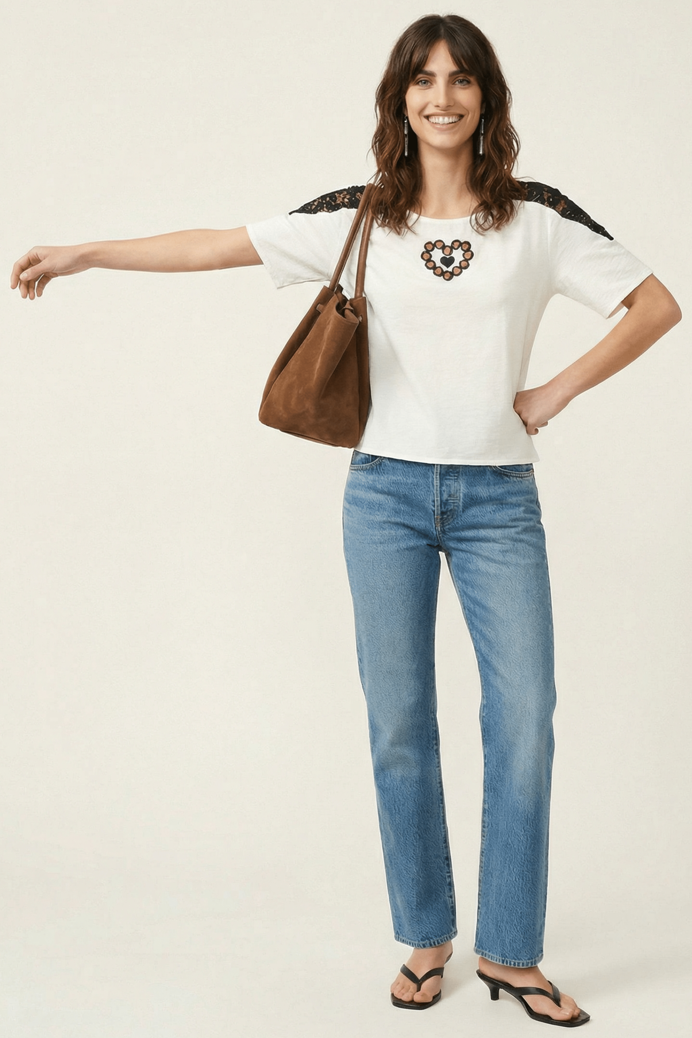 Camiseta blanca corazon bordado con grogre contraste negro LolitasyL - lolitasyl.com