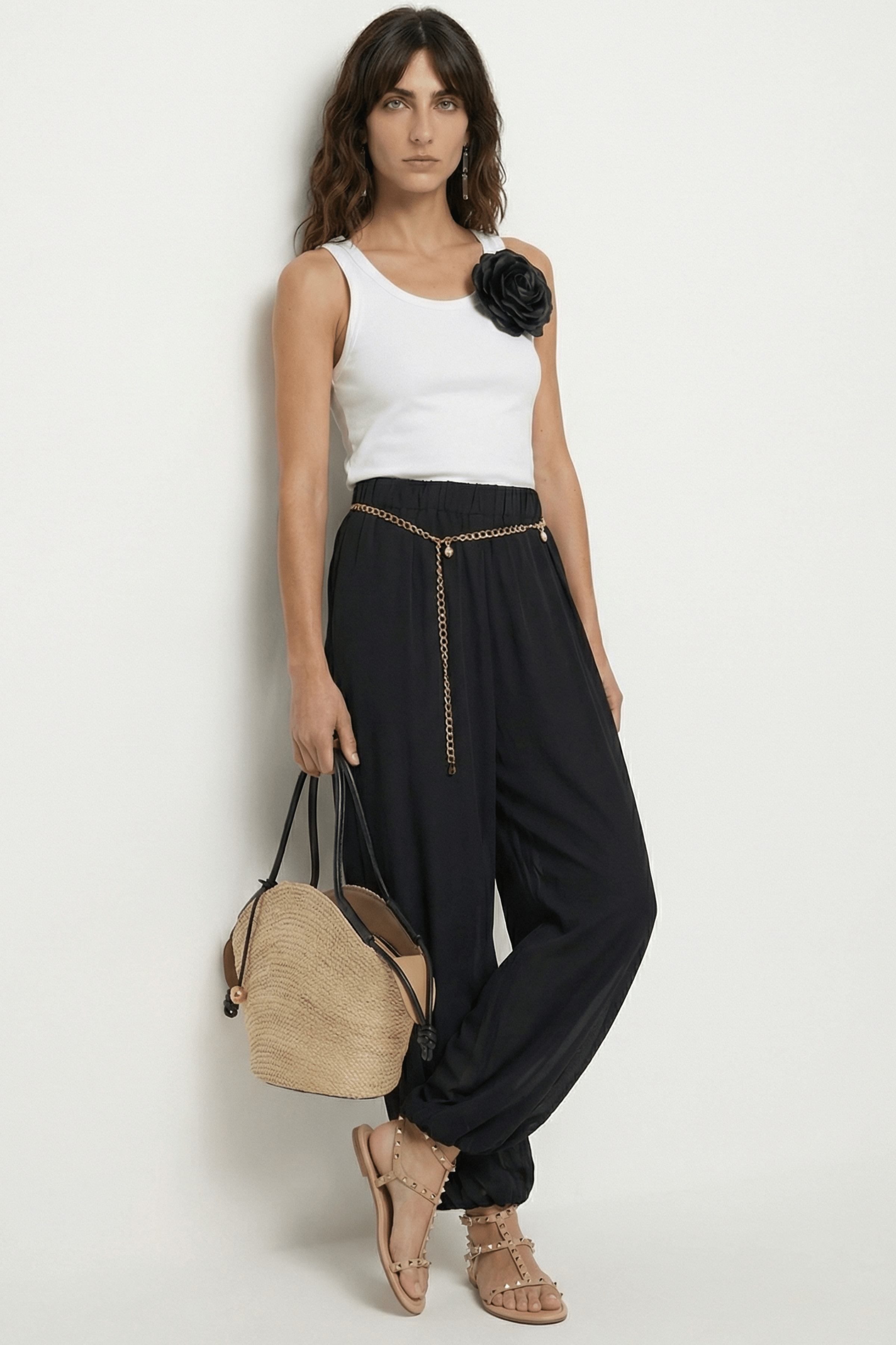 Camiseta blanca de tirantes con aplicacion en flor Lolitas&L - lolitasyl.com