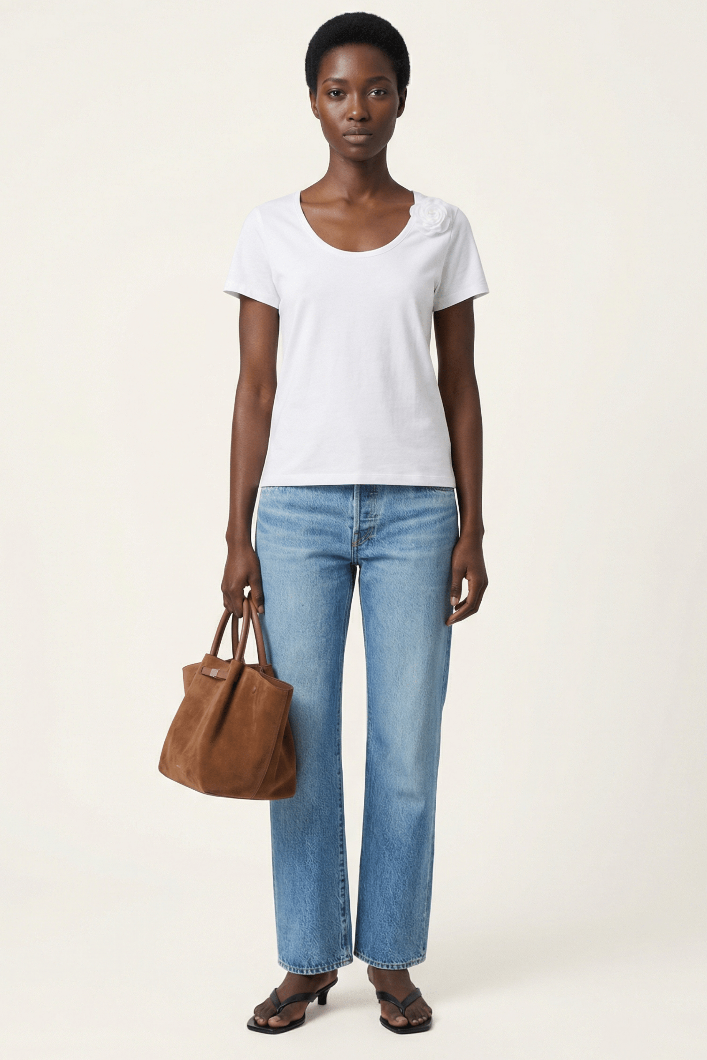 Camiseta blanca escote redondo con flor Lolitas&L - lolitasyl.com