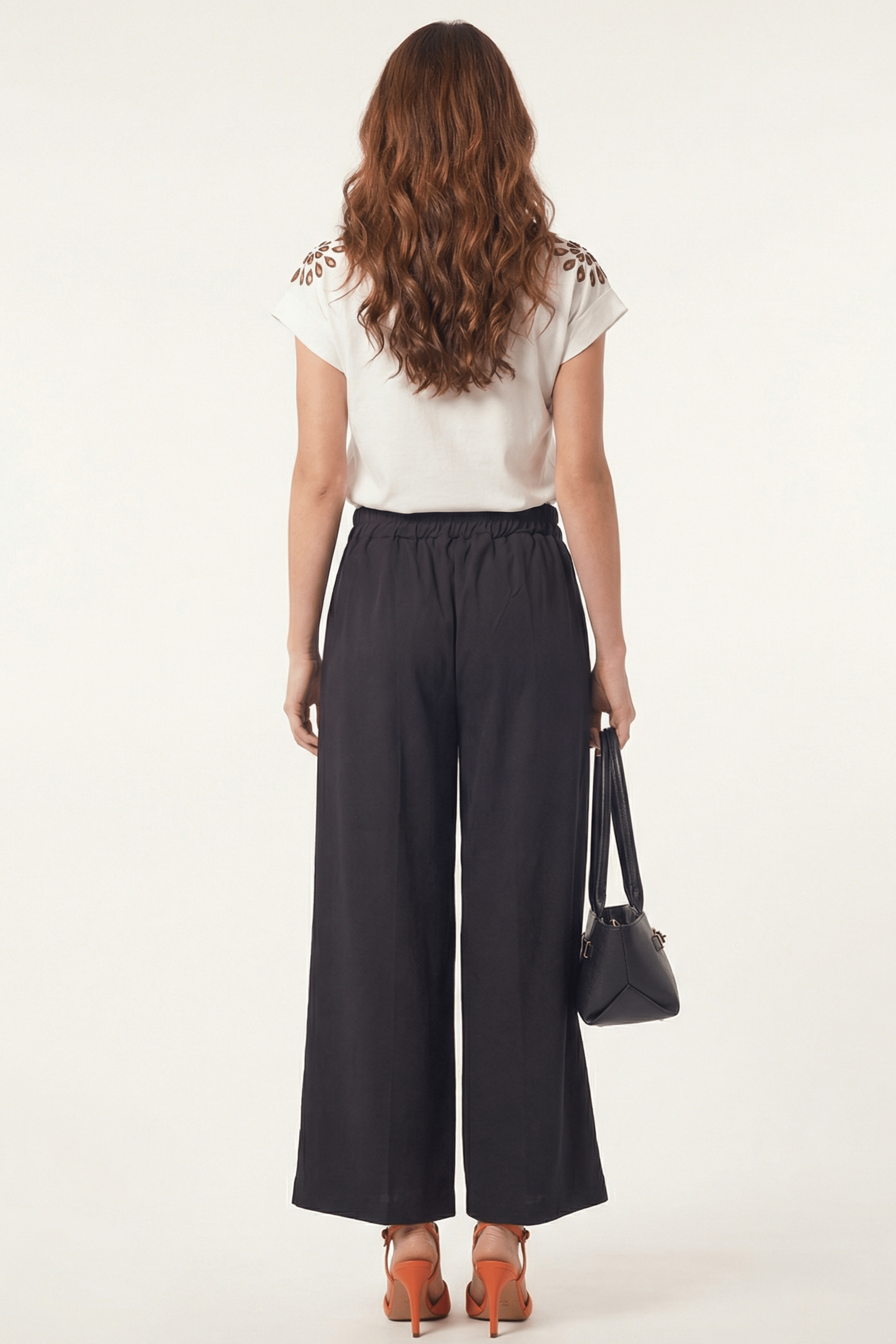 Camiseta blanca hombro bordado calado en contraste Lolitas&L - lolitasyl.com