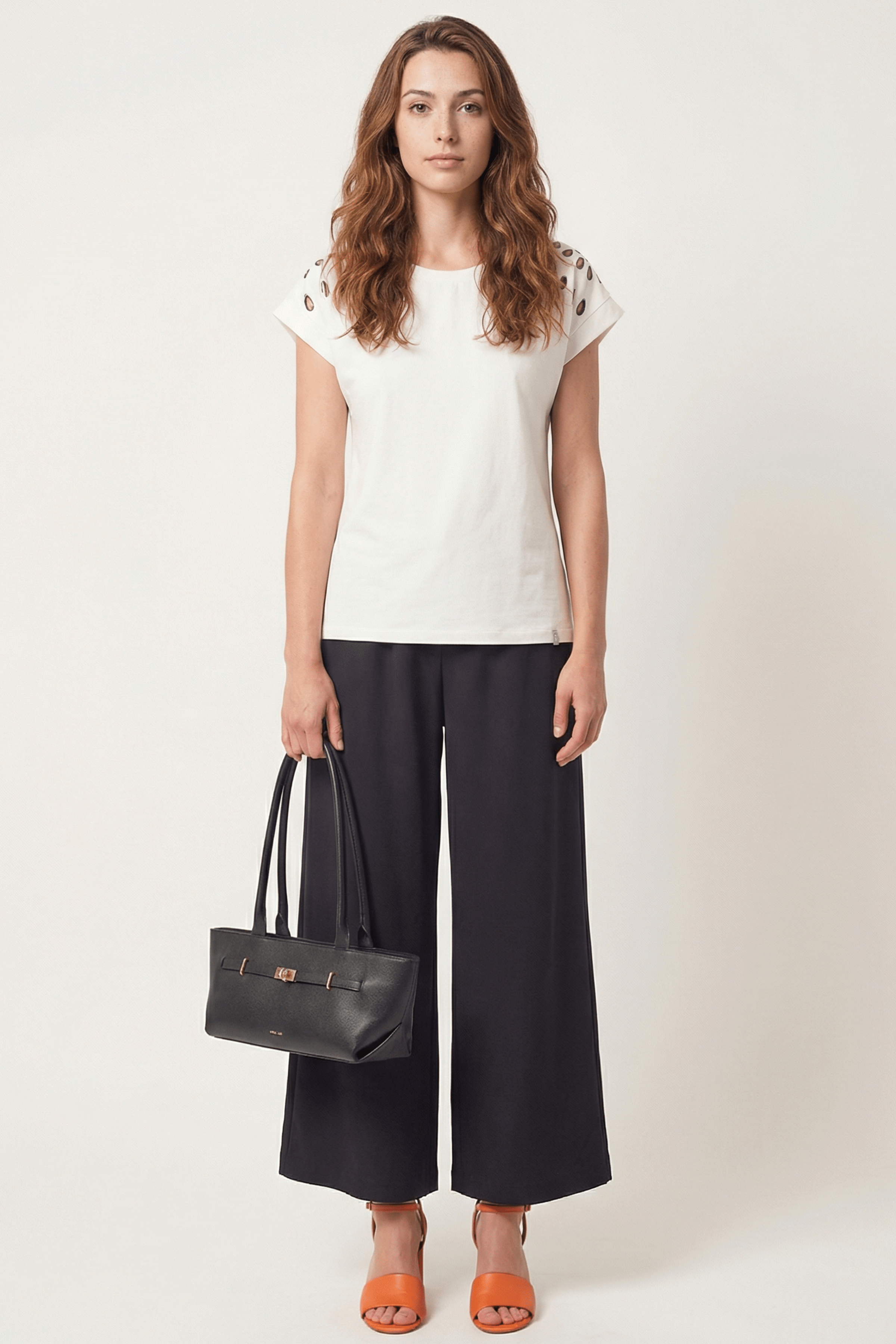 Camiseta blanca hombro bordado calado en contraste Lolitas&L - lolitasyl.com