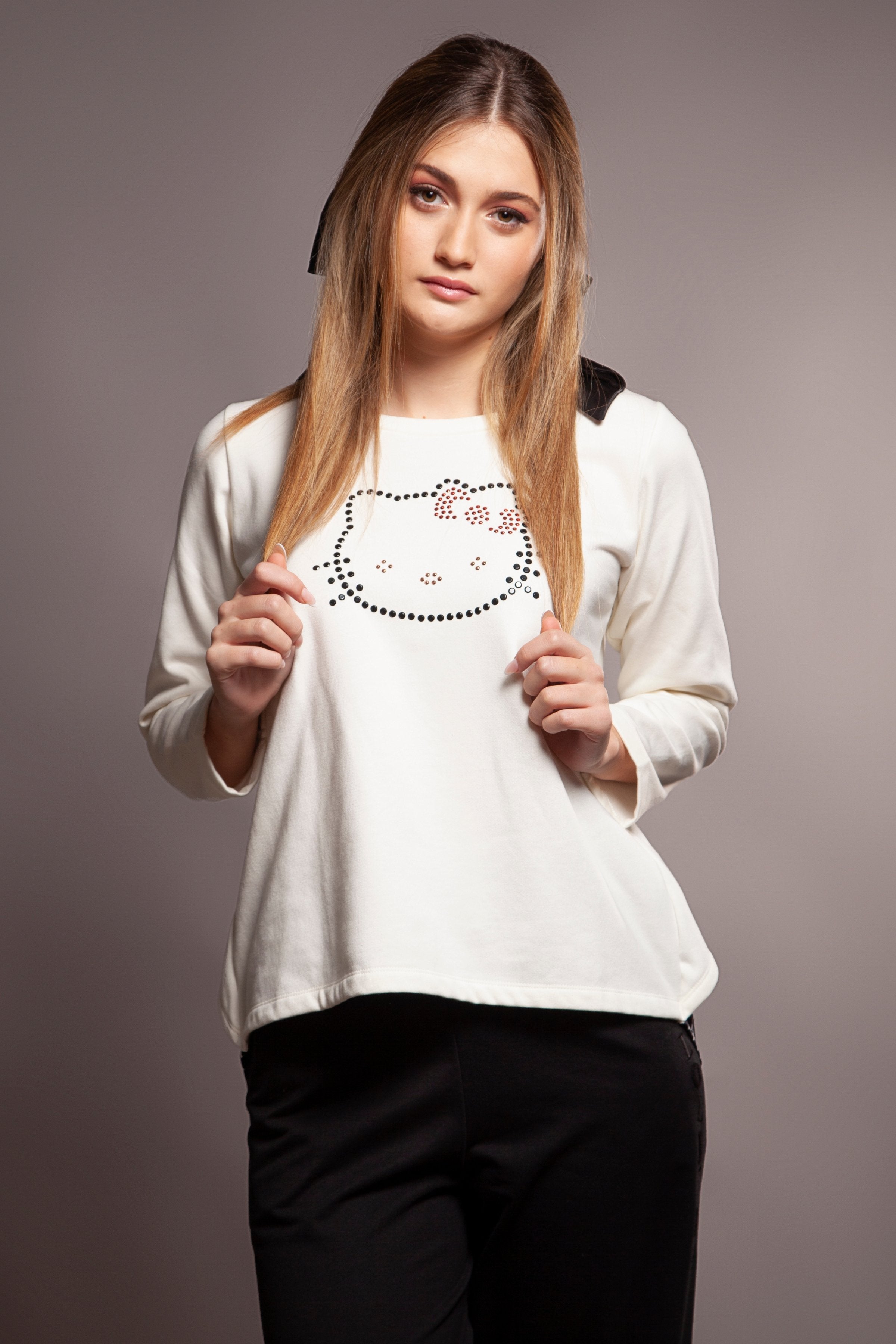 Camiseta blanca motivo kitty con quilla en la espalda Lolitas&L - lolitasyl.com