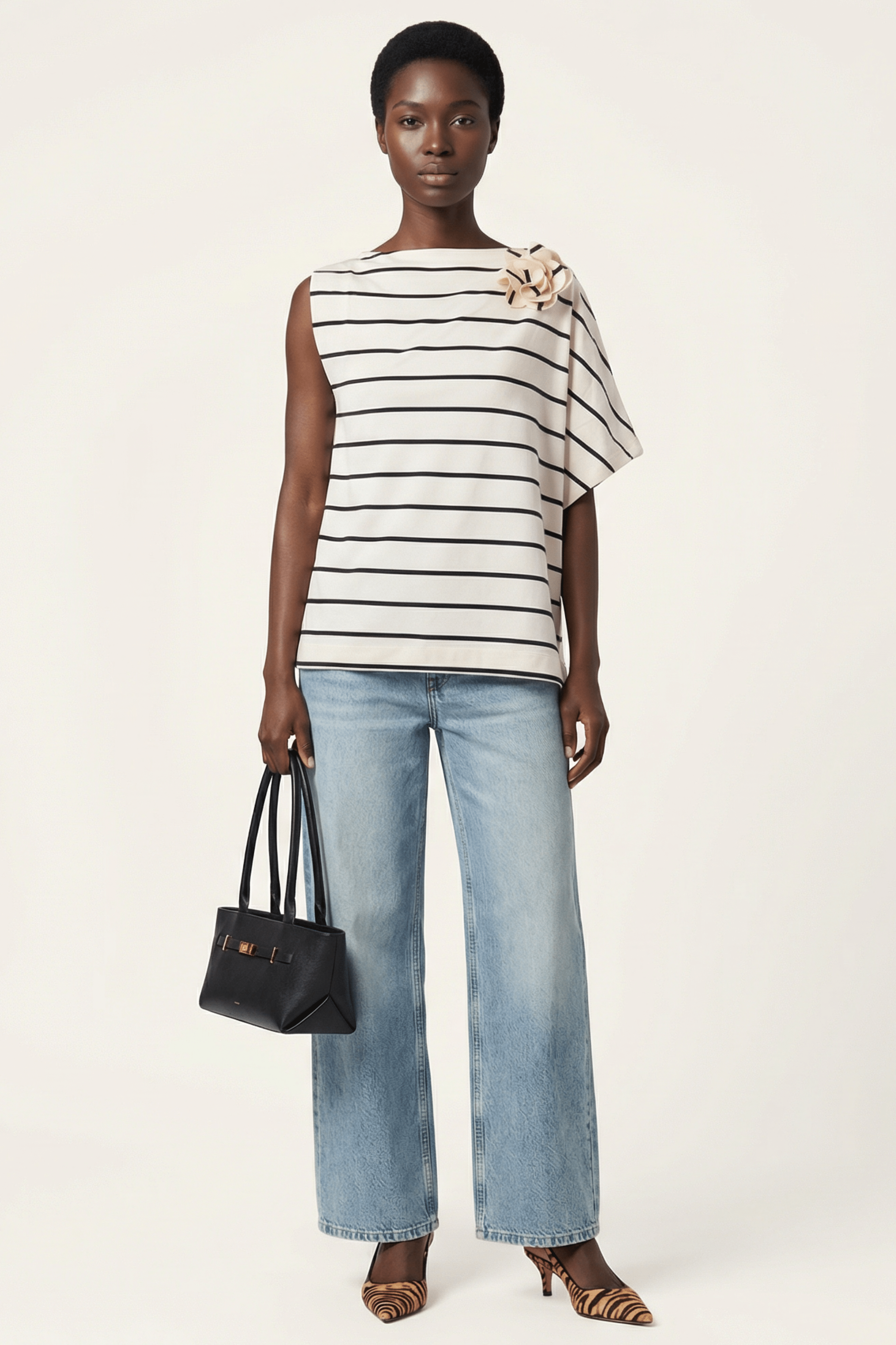 Camiseta blanca rayas asimetrica con flor Lolitas&L - lolitasyl.com