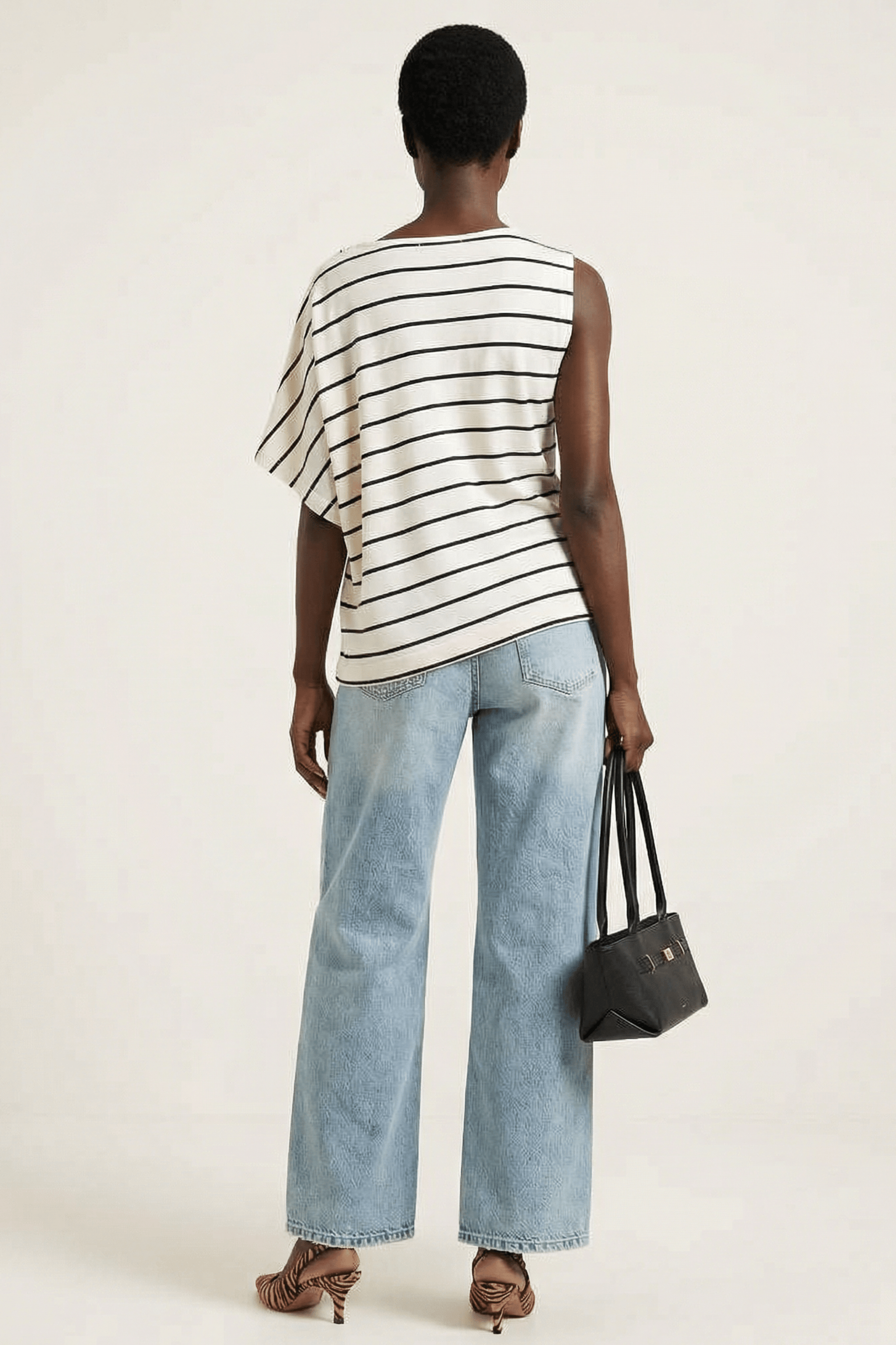 Camiseta blanca rayas asimetrica con flor Lolitas&L - lolitasyl.com