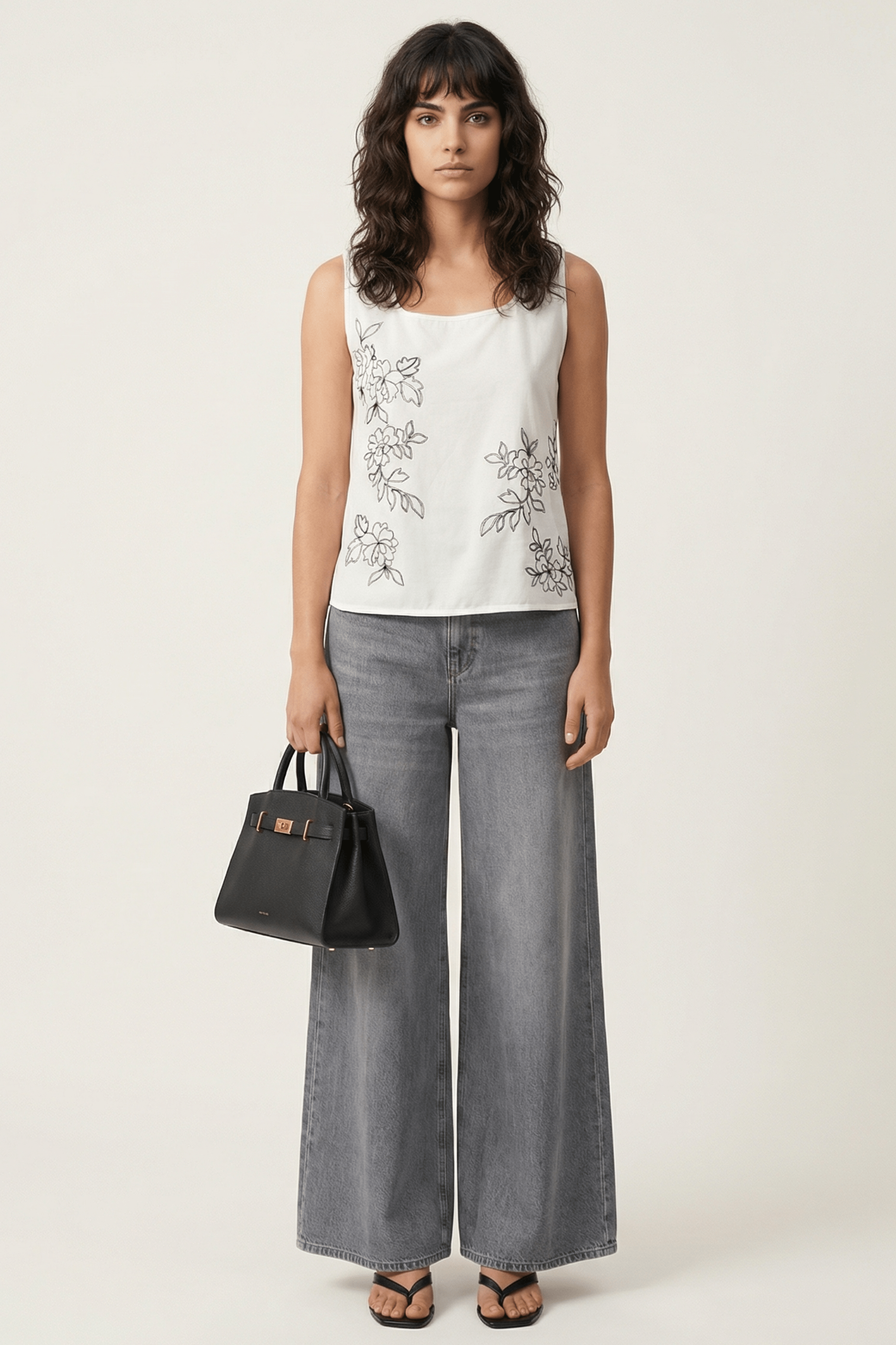 Camiseta blanca tirantes con bordado flor Lolitas&L - lolitasyl.com