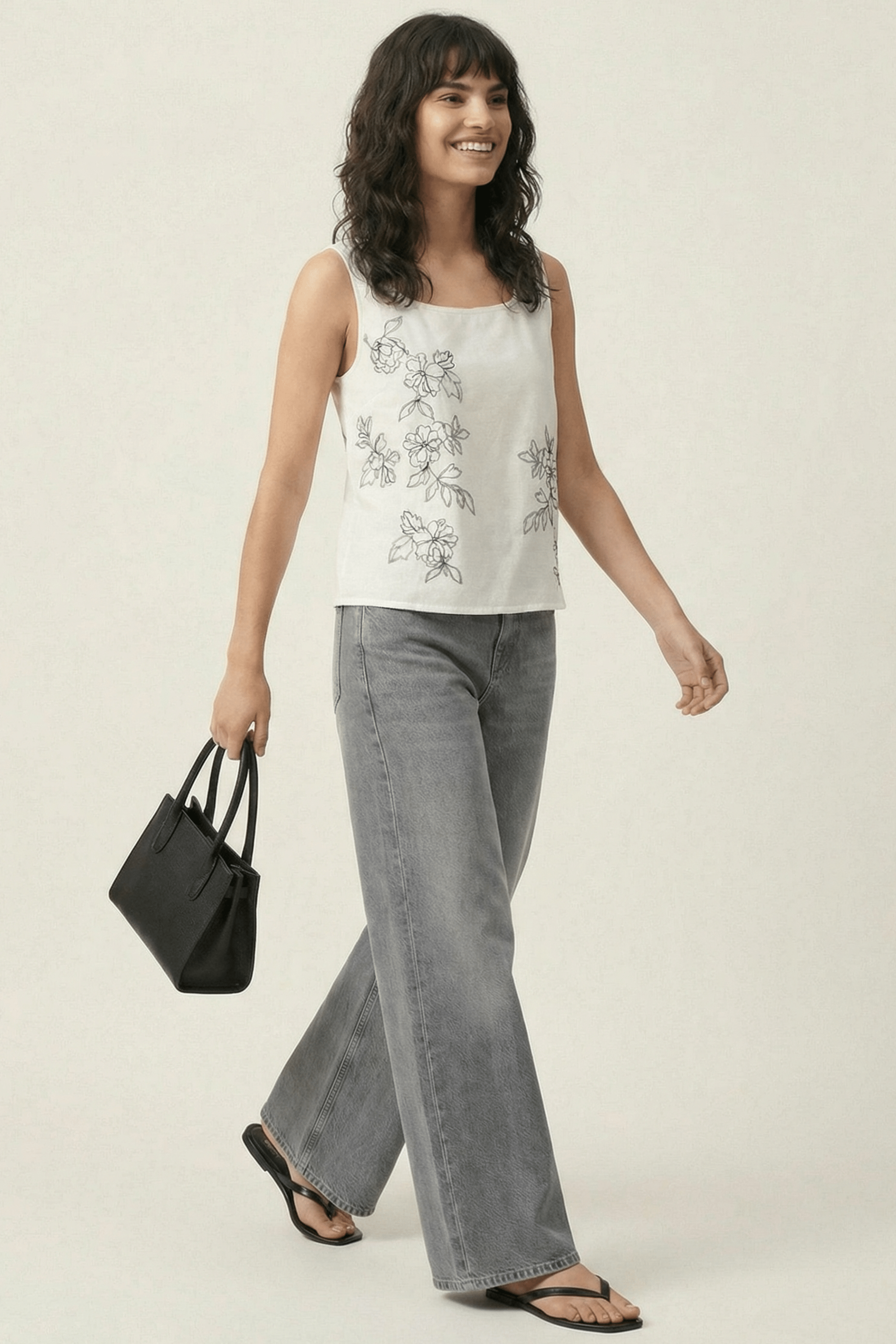 Camiseta blanca tirantes con bordado flor Lolitas&L - lolitasyl.com