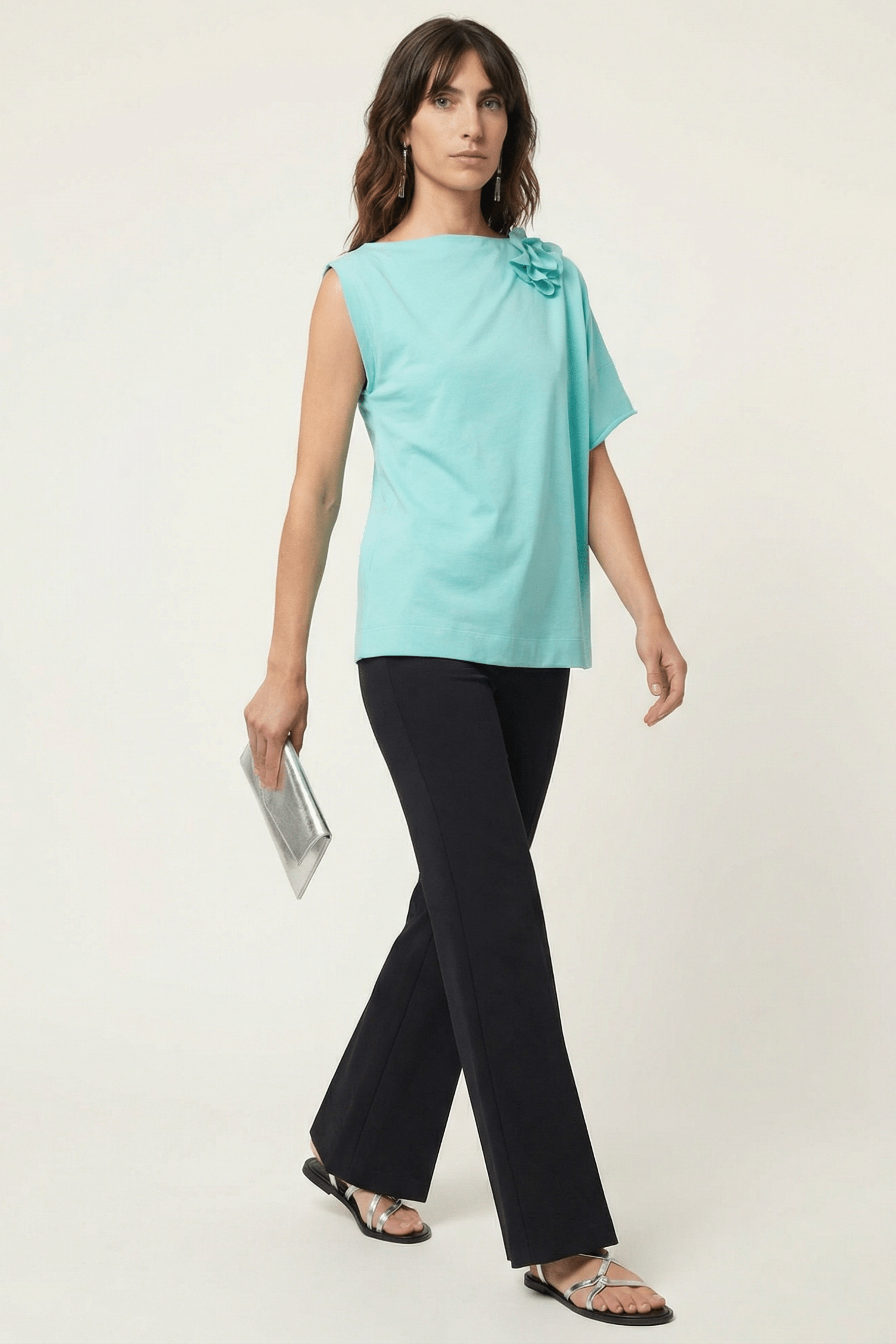 Camiseta celeste asimetrica con flor Lolitas&L - lolitasyl.com