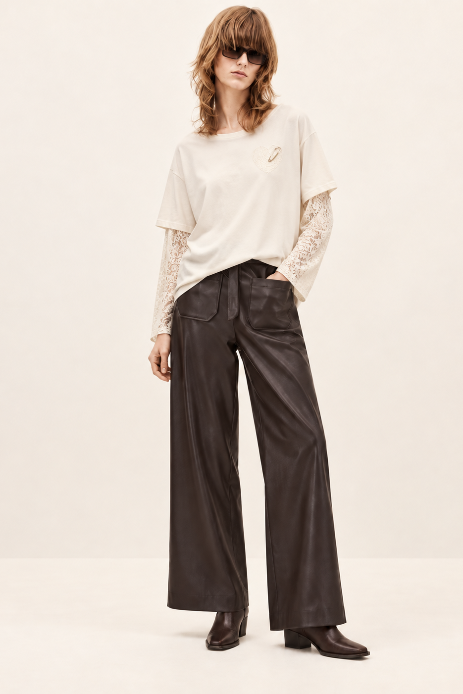 Camiseta Color Crema Oversize con Mangas de Encaje y Accesorio – Lolitas&L