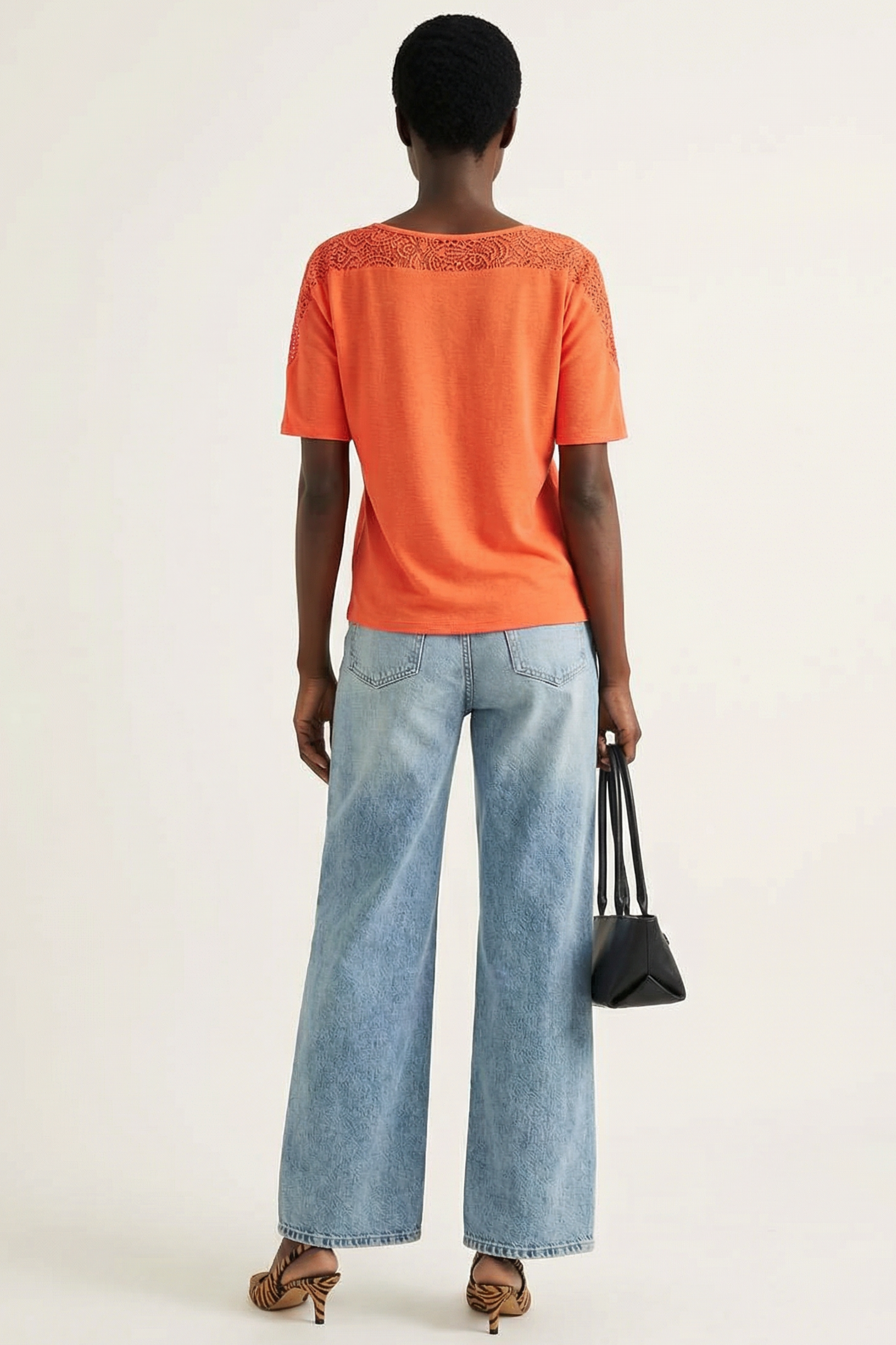 Camiseta coral corazon bordado con grogre contraste negro LolitasyL