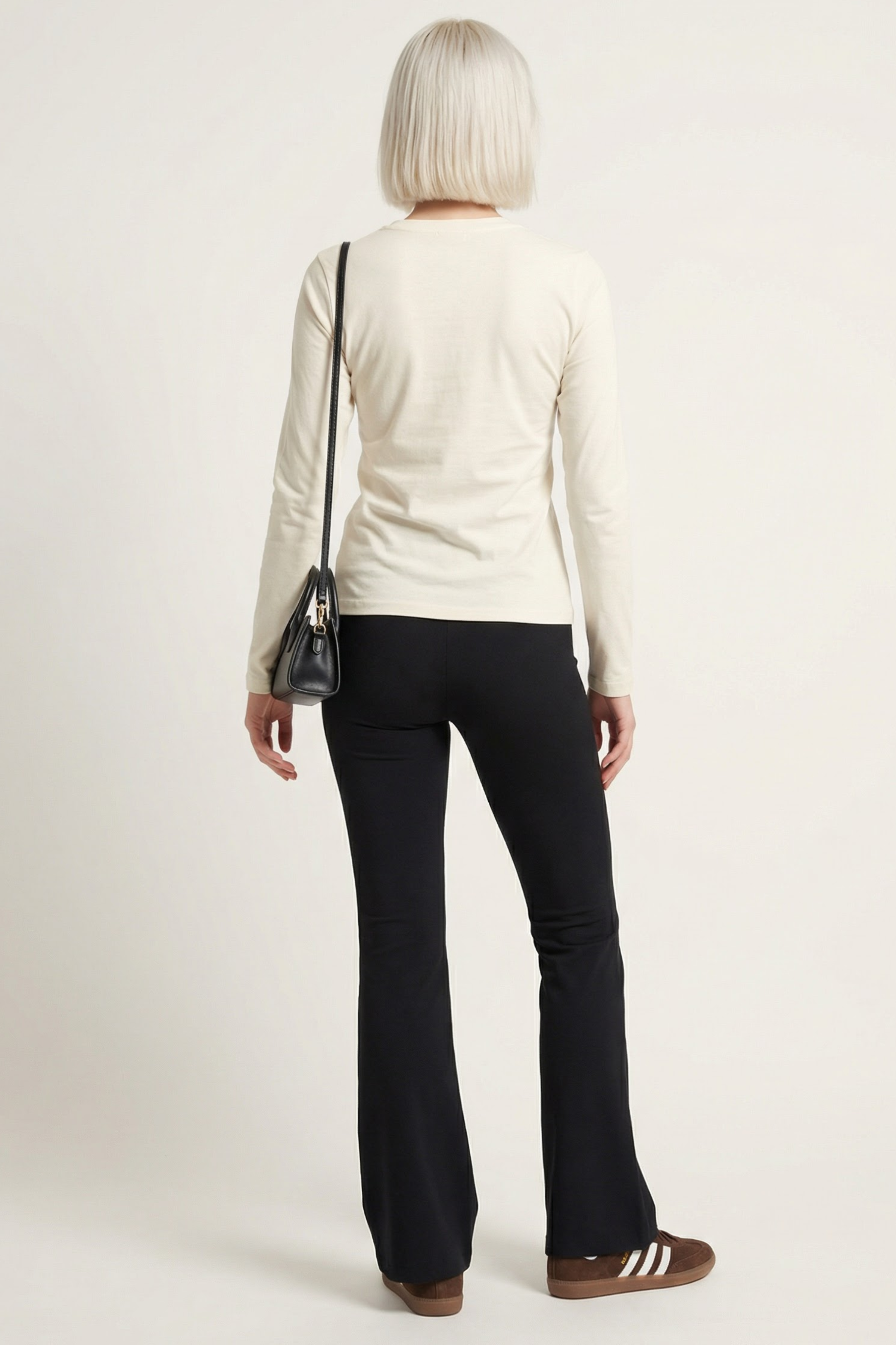 Camiseta crema basica con escote pico y manga larga Lolitas&L - lolitasyl.com