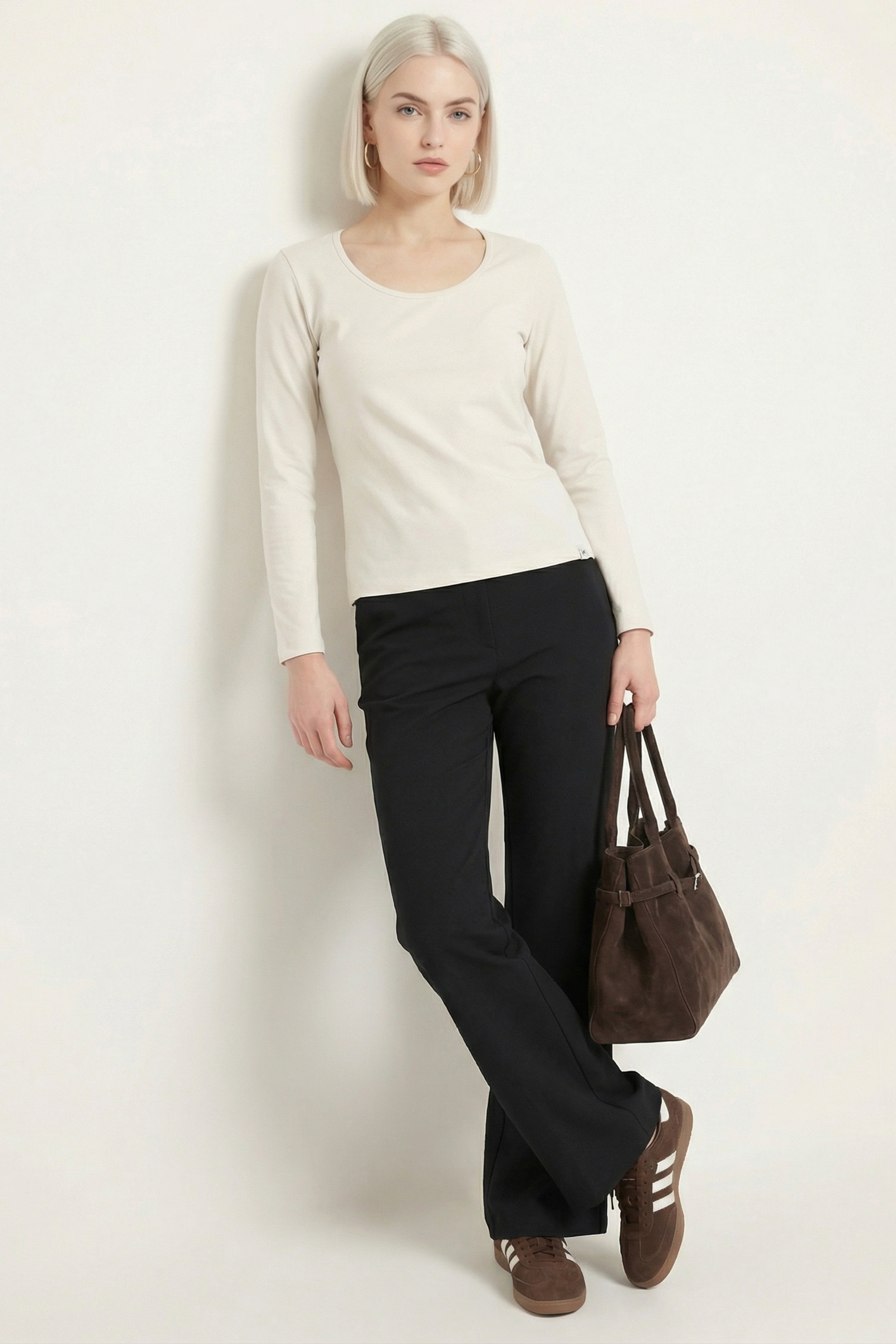 Camiseta crema basica con escote collar y manga larga Lolitas&L