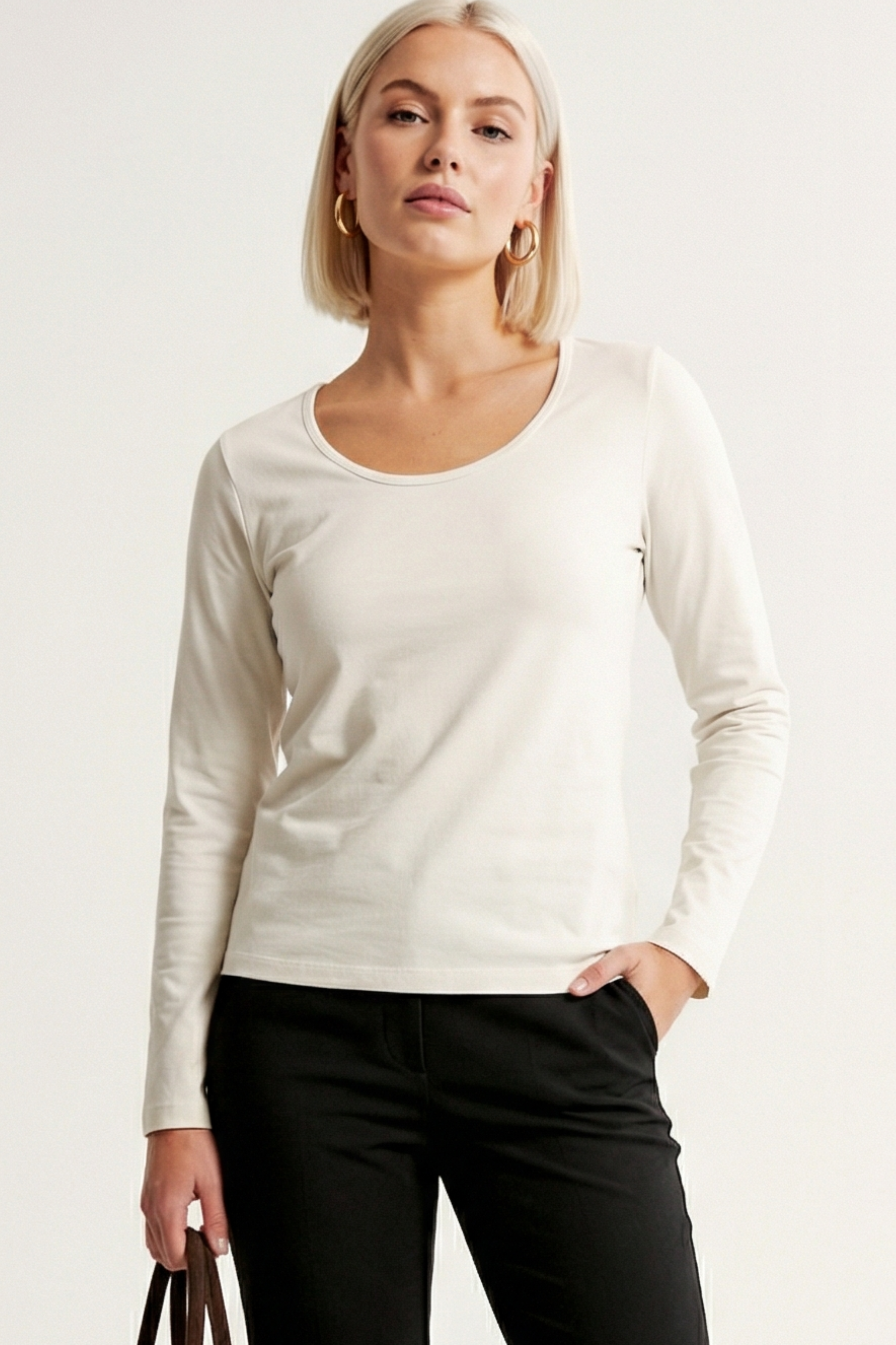 Camiseta crema basica con escote collar y manga larga Lolitas&L