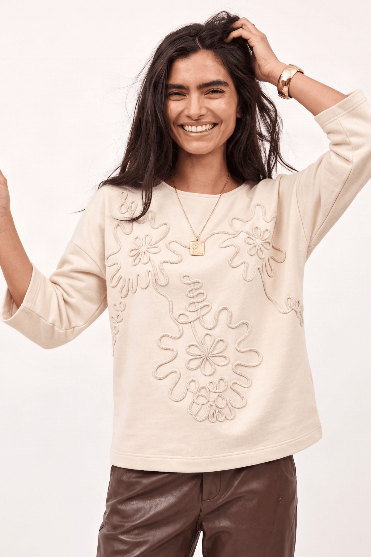 Camiseta Crema de Algodón Jersey con Bordado en Cordón a Tono – Lolitas&L - lolitasyl.com