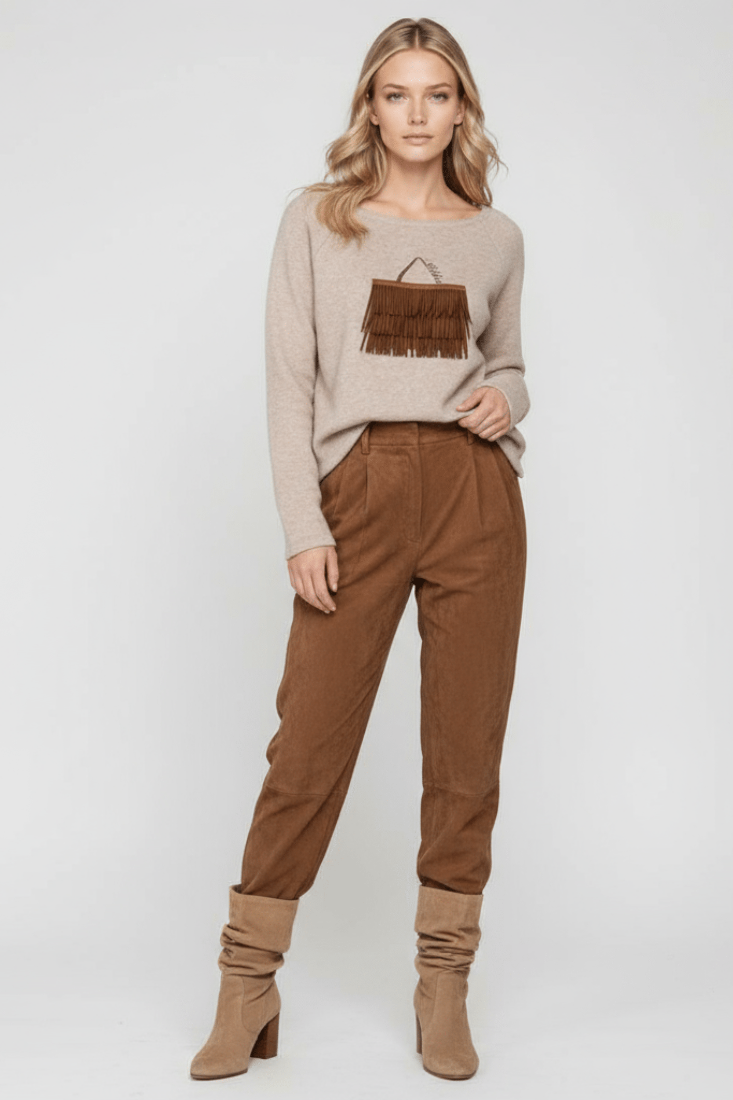 Camiseta de punto beige con bolsito de antelina flecos Lolitas&L - lolitasyl.com