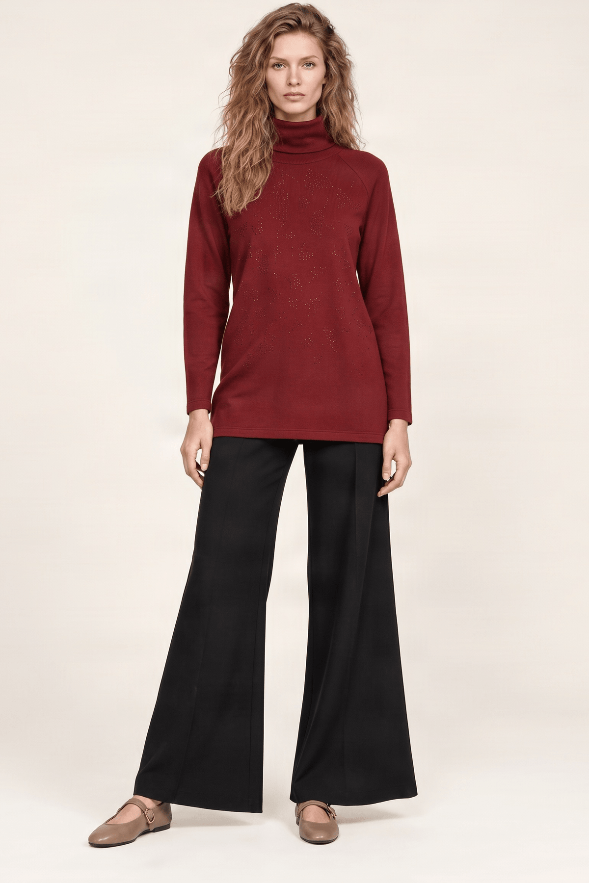 Camiseta de punto granate cuello alto con strass Lolitas&L - lolitasyl.com