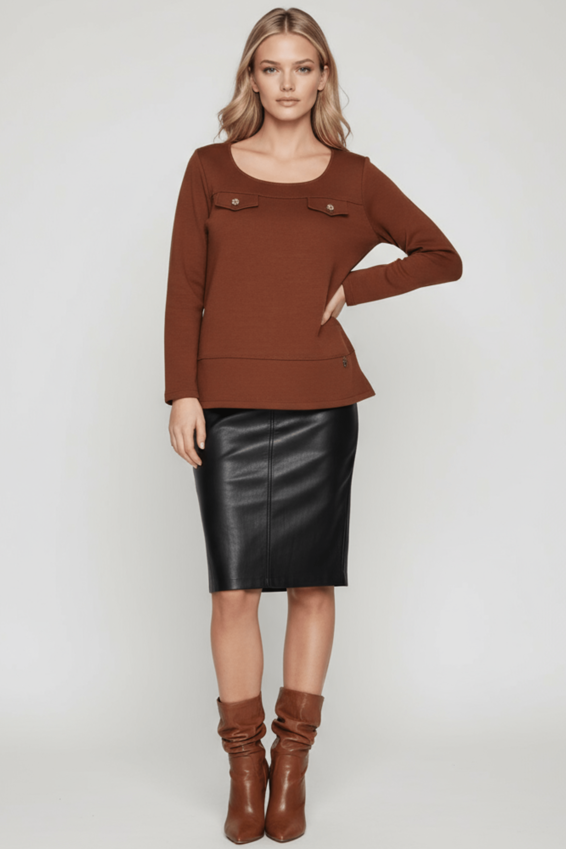 Camiseta de punto marron con botones dorados Lolitas&L - lolitasyl.com