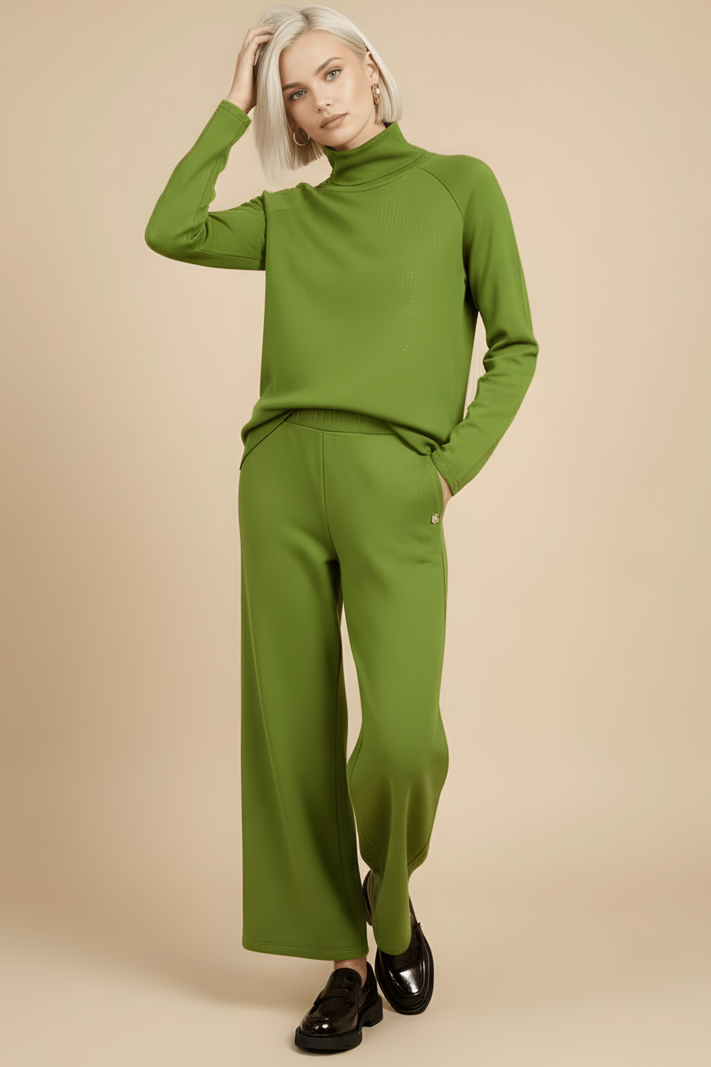 Camiseta de punto verde cuello alto con strass Lolitas&L - lolitasyl.com