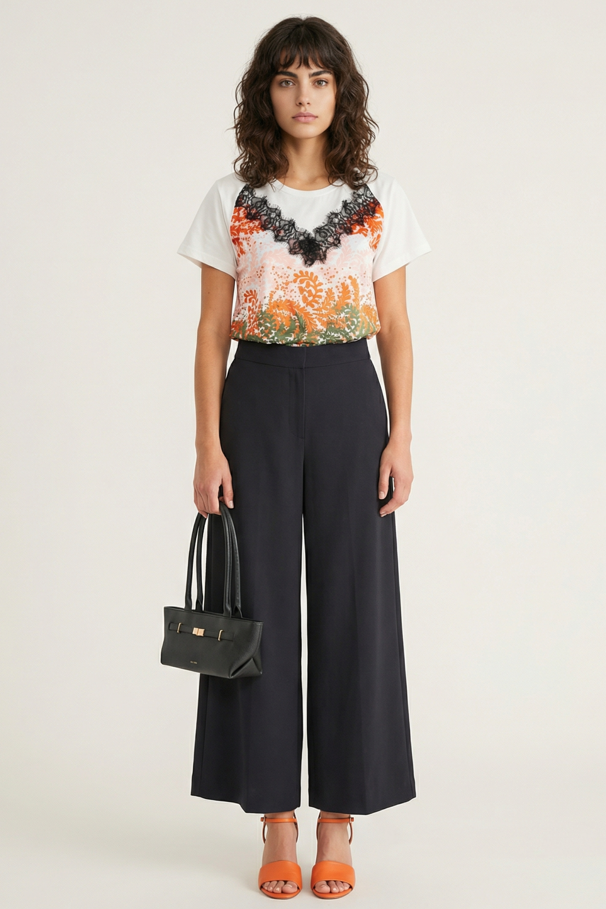 Camiseta estampado Leaves con puntilla en escote LolitasyL